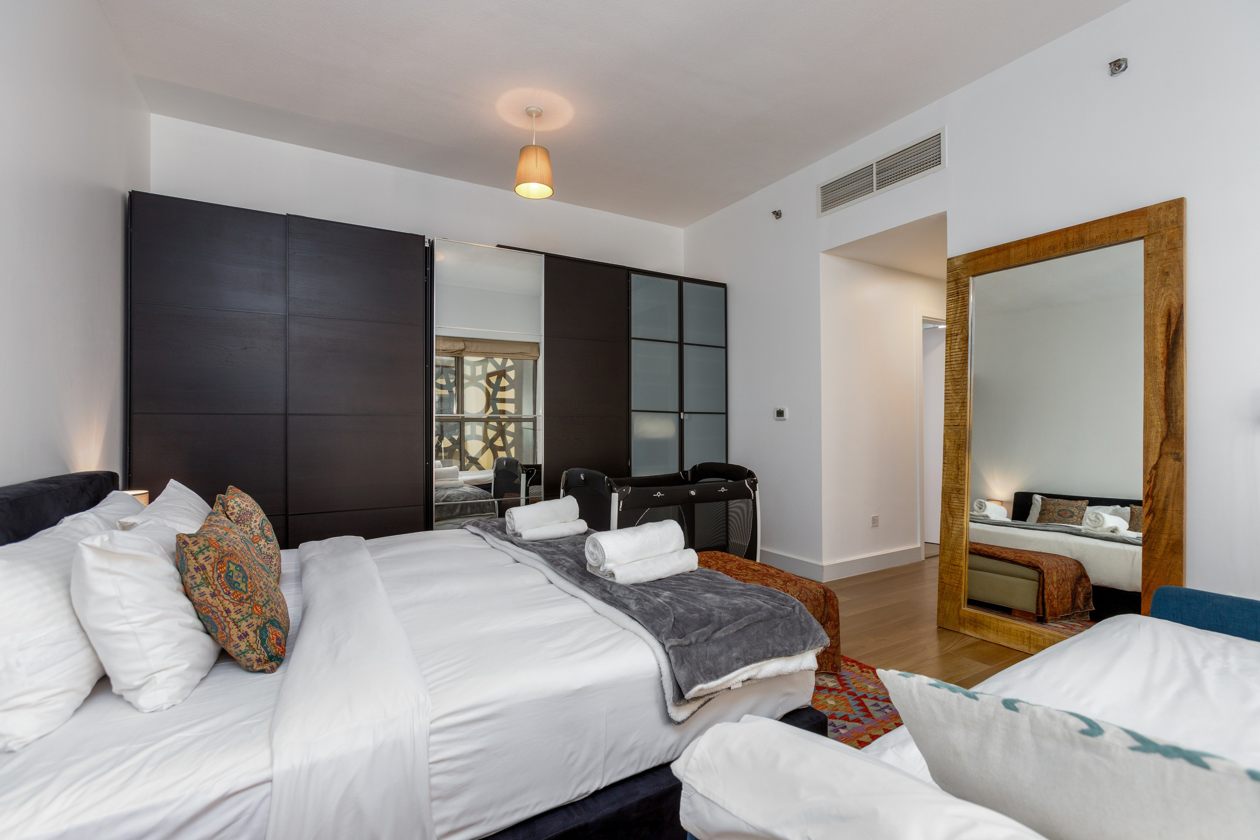 Shams, Jumeirah Beach Residence. Samy Mar Boy │Portrait, Automotive and Real Estate Photographer