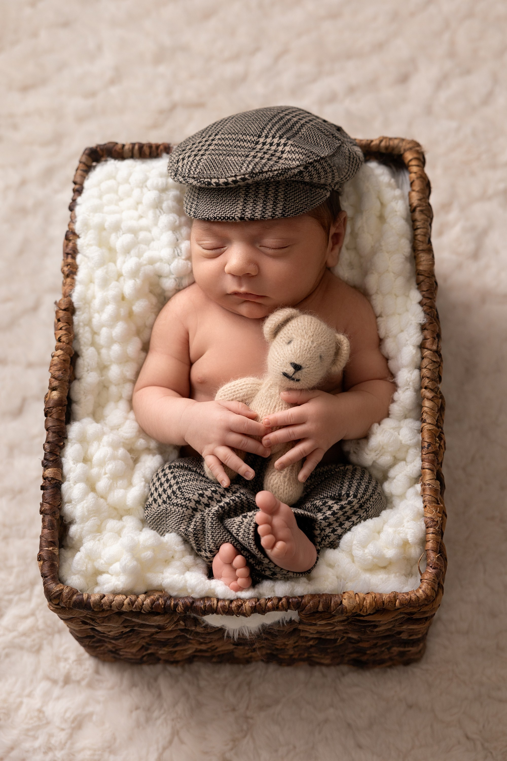 Newborn photos. Newborn photographer in Tampa Bay Area, FL