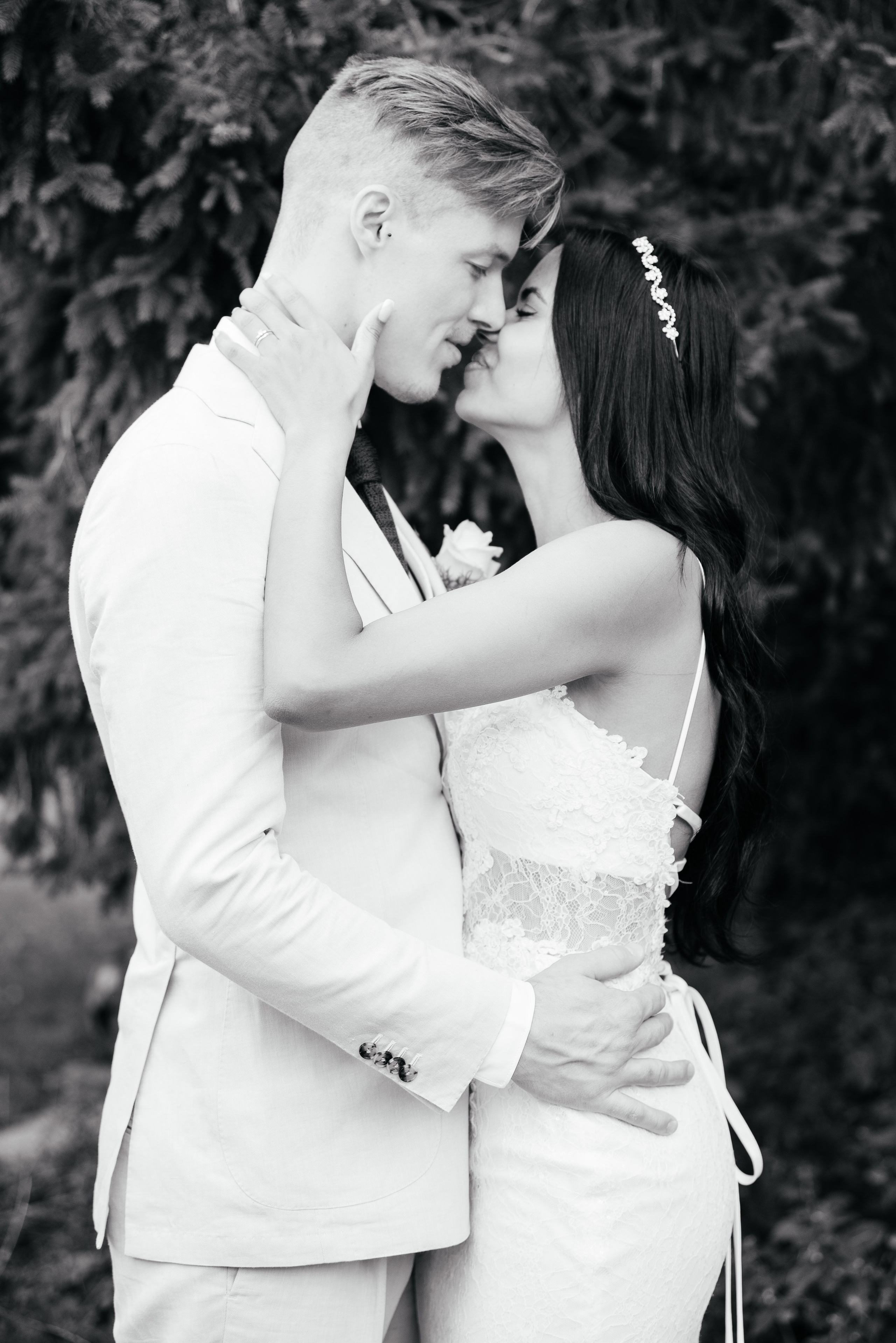KAIANE & BENJAMIN Meilen, Switzerland. I am Elena Altendorfer. Wedding photographer in Zurich and Switzerland