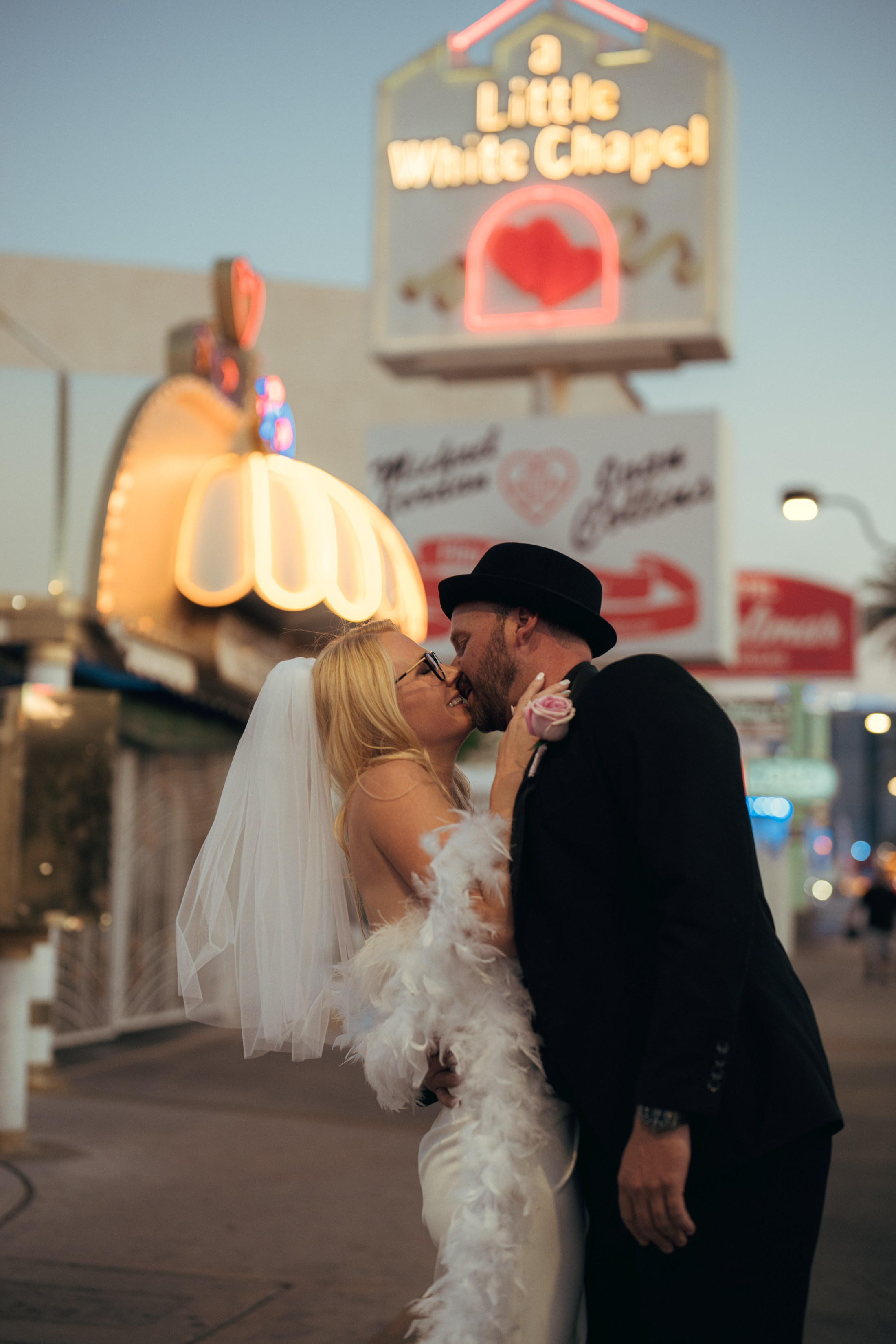 Carlee&Aaron. Wedding & elopement photographer Viktoriya Kravtsov. Las Vegas