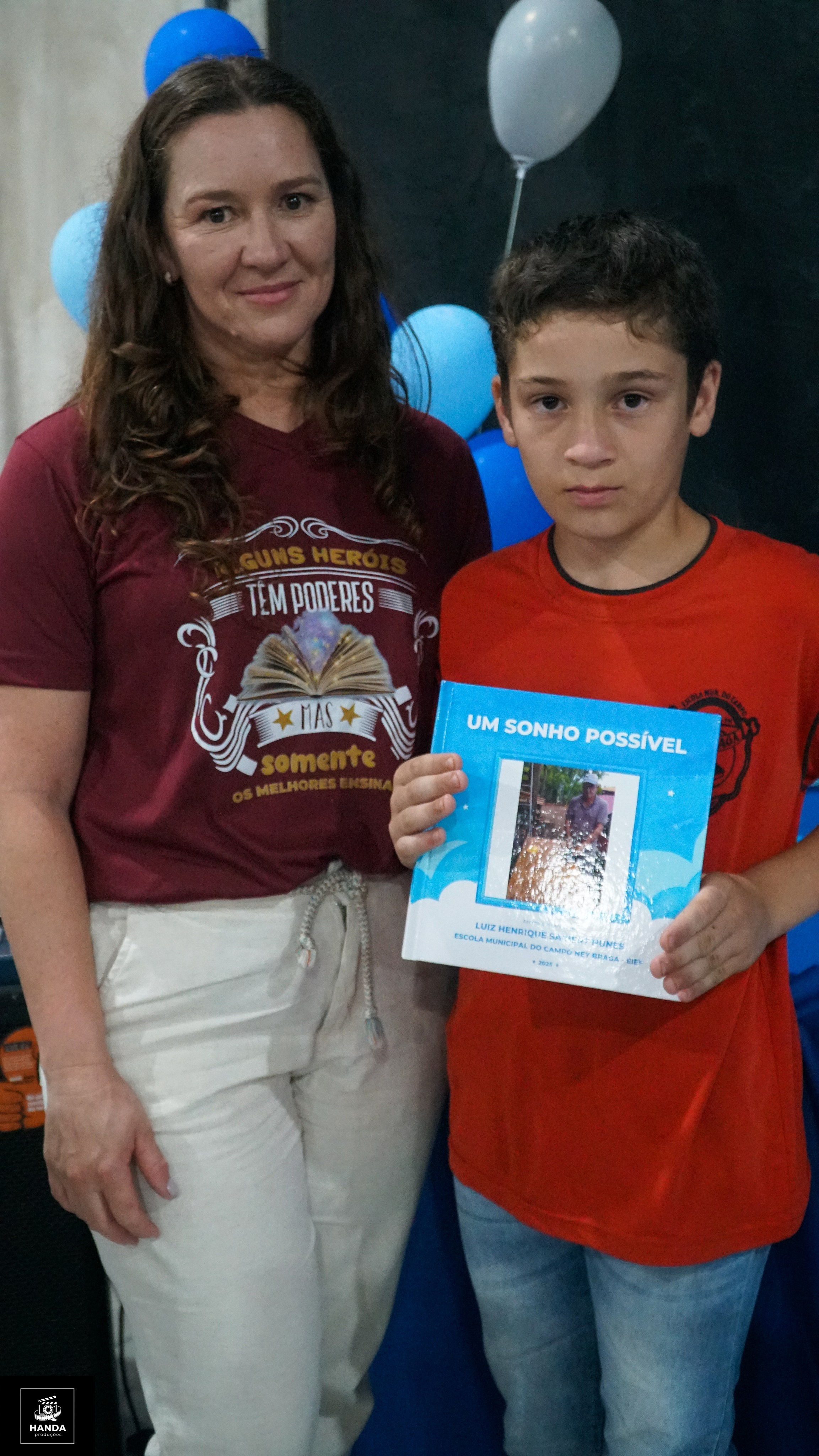 Noite autógrafos colégio Aurélio Buarque de Holanda. Handa Produções
