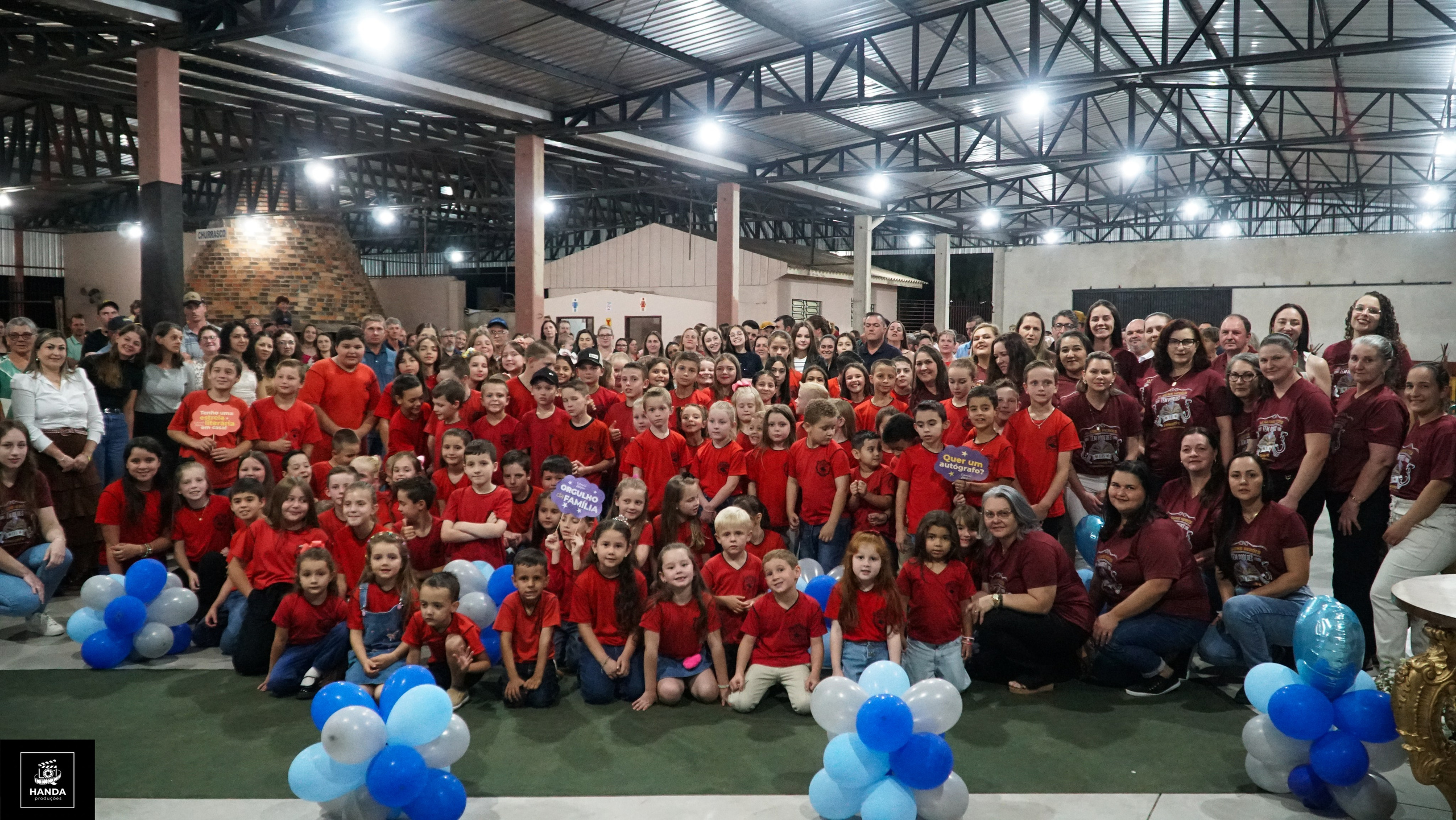 Noite autógrafos colégio Aurélio Buarque de Holanda. Handa Produções