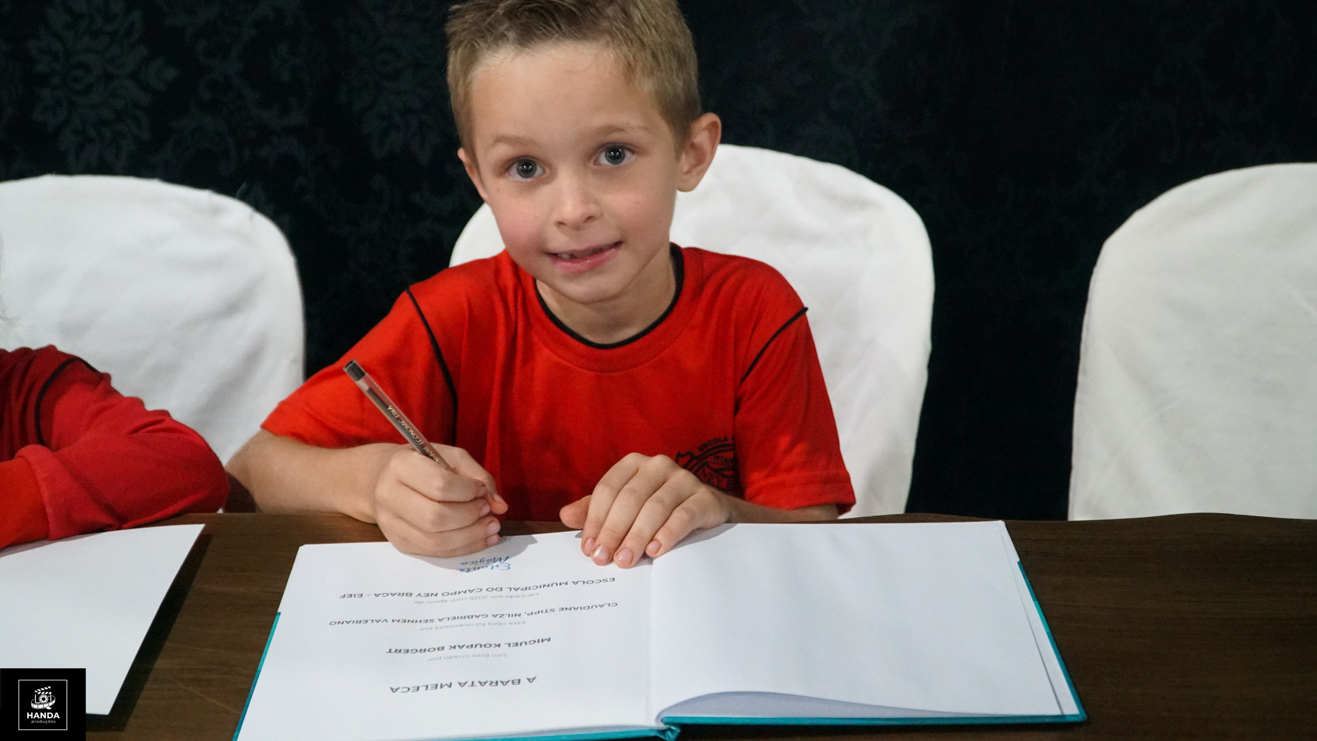 Noite autógrafos colégio Aurélio Buarque de Holanda. Handa Produções
