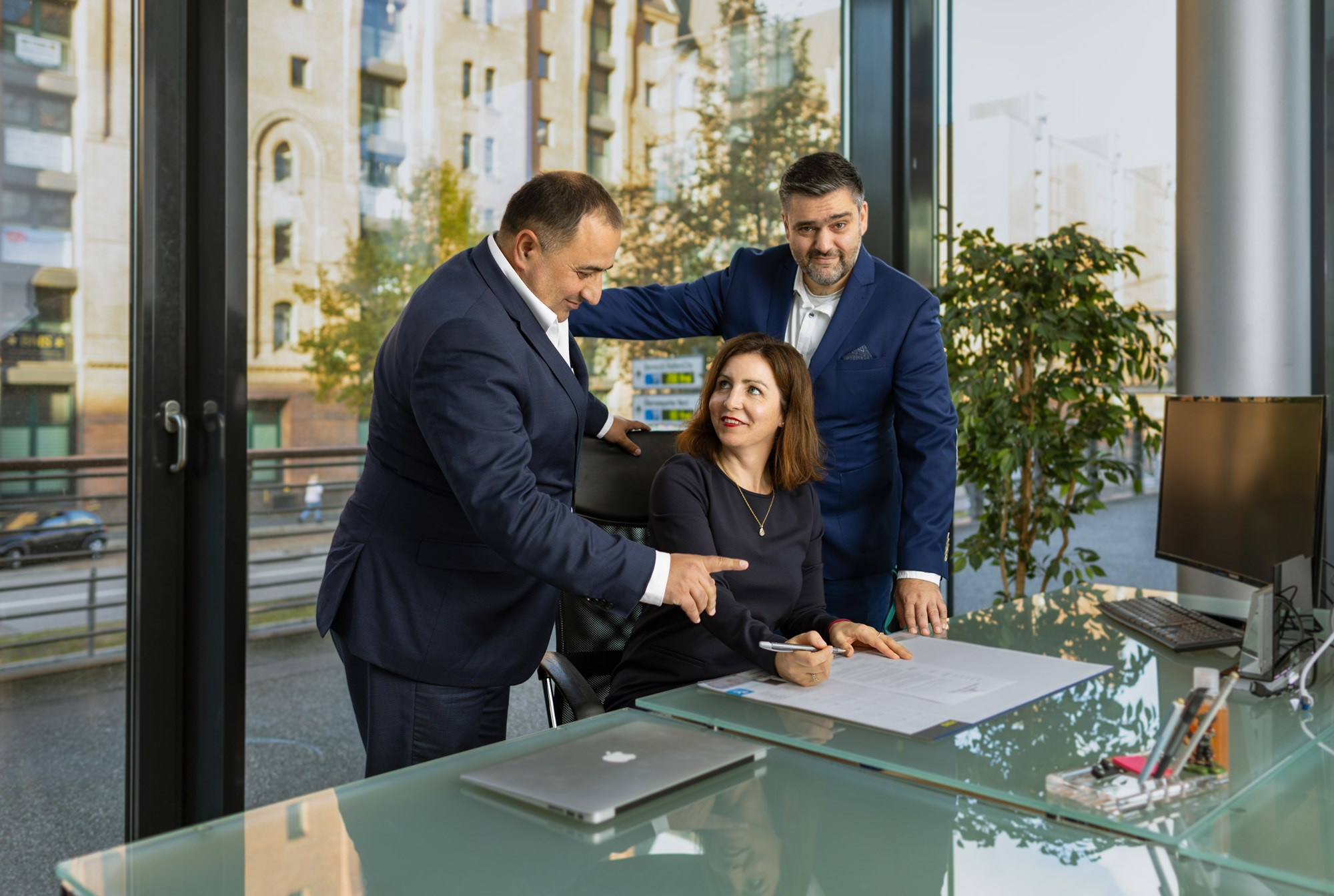 Makler-Agentur. Dmitrii Lukinykh | Visuelles Storytelling & Cinematische Fotografie in Hamburg