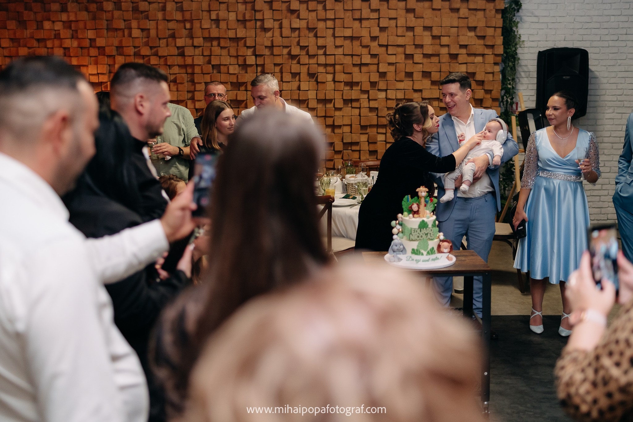 Fotograf de botez în Bucuresti| Mihai Popa Fotograf. Fotograf Nuntă & Botez București - Mihai Popa | Dincolo de oameni, imortalizez emoții!