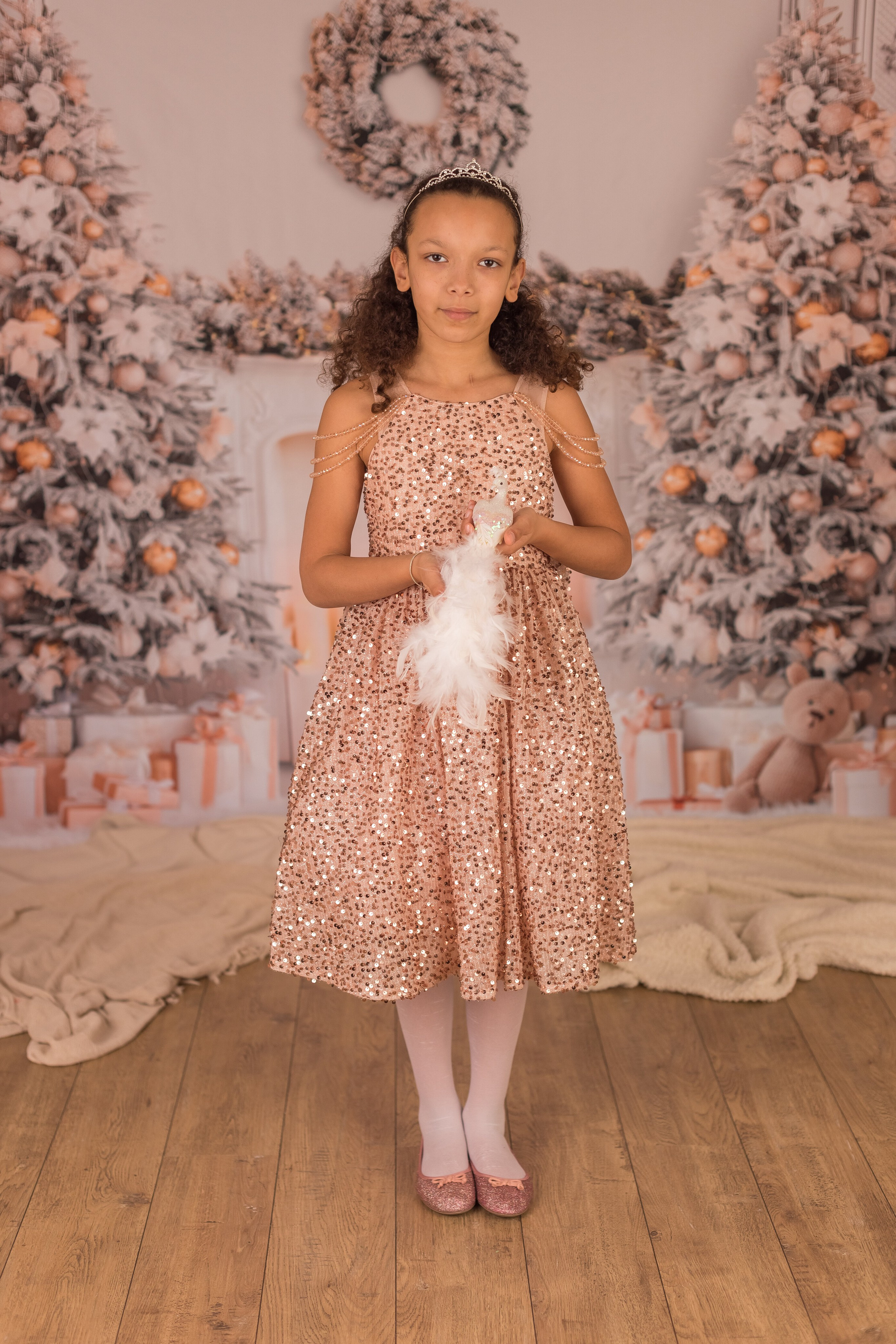 Exemples séance photo Noël - Déco salon blanc. Maria Pinaton - photographe à Douai, Lille, Bondues, Nord - grossesse, nouveau né, famille, mariage, portrait, enfant, couple