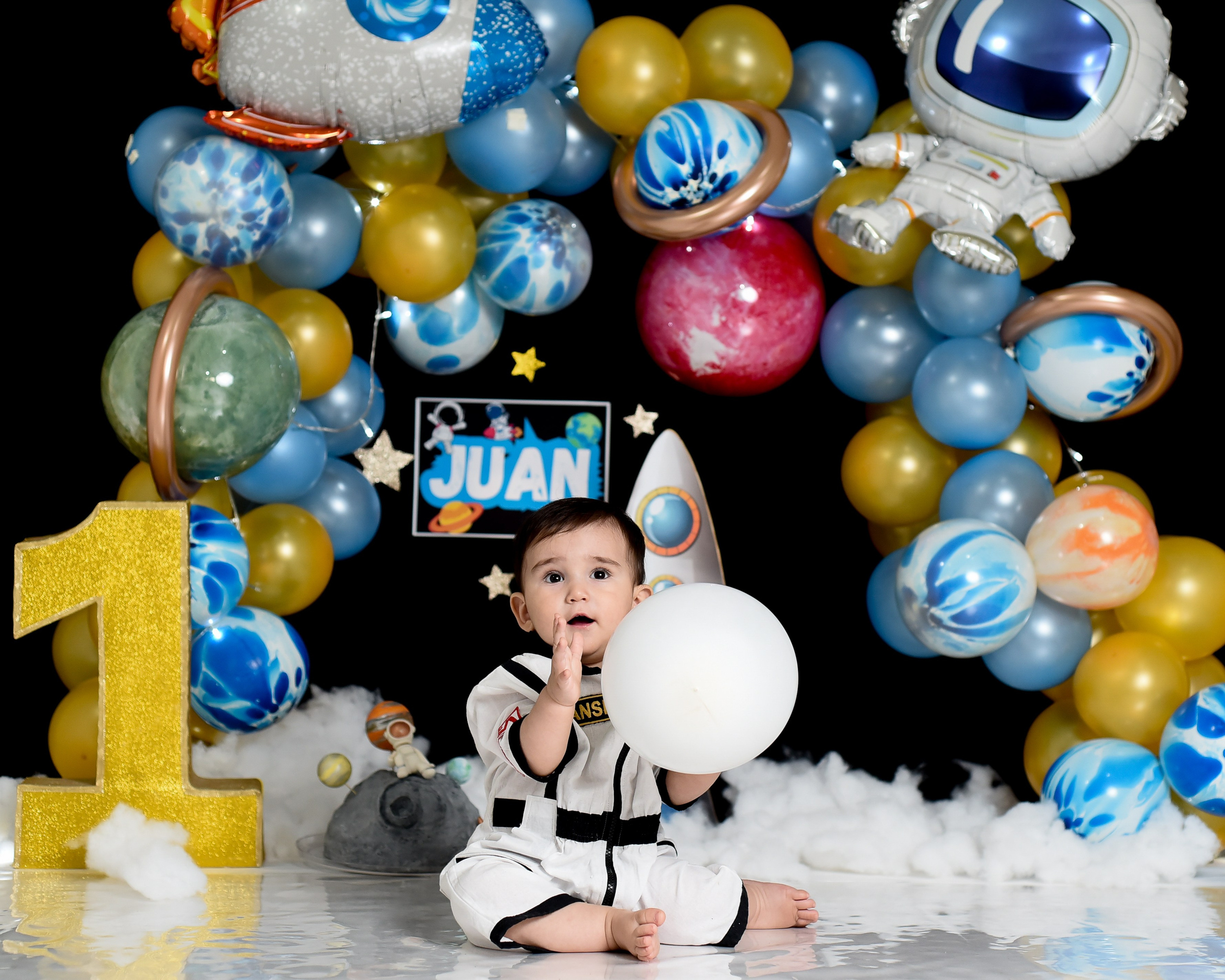 Sesión 1er año de Juan. Temática: Astronauta. Fotografo de casamiento en misiones y fotógrafo de familia  Posadas