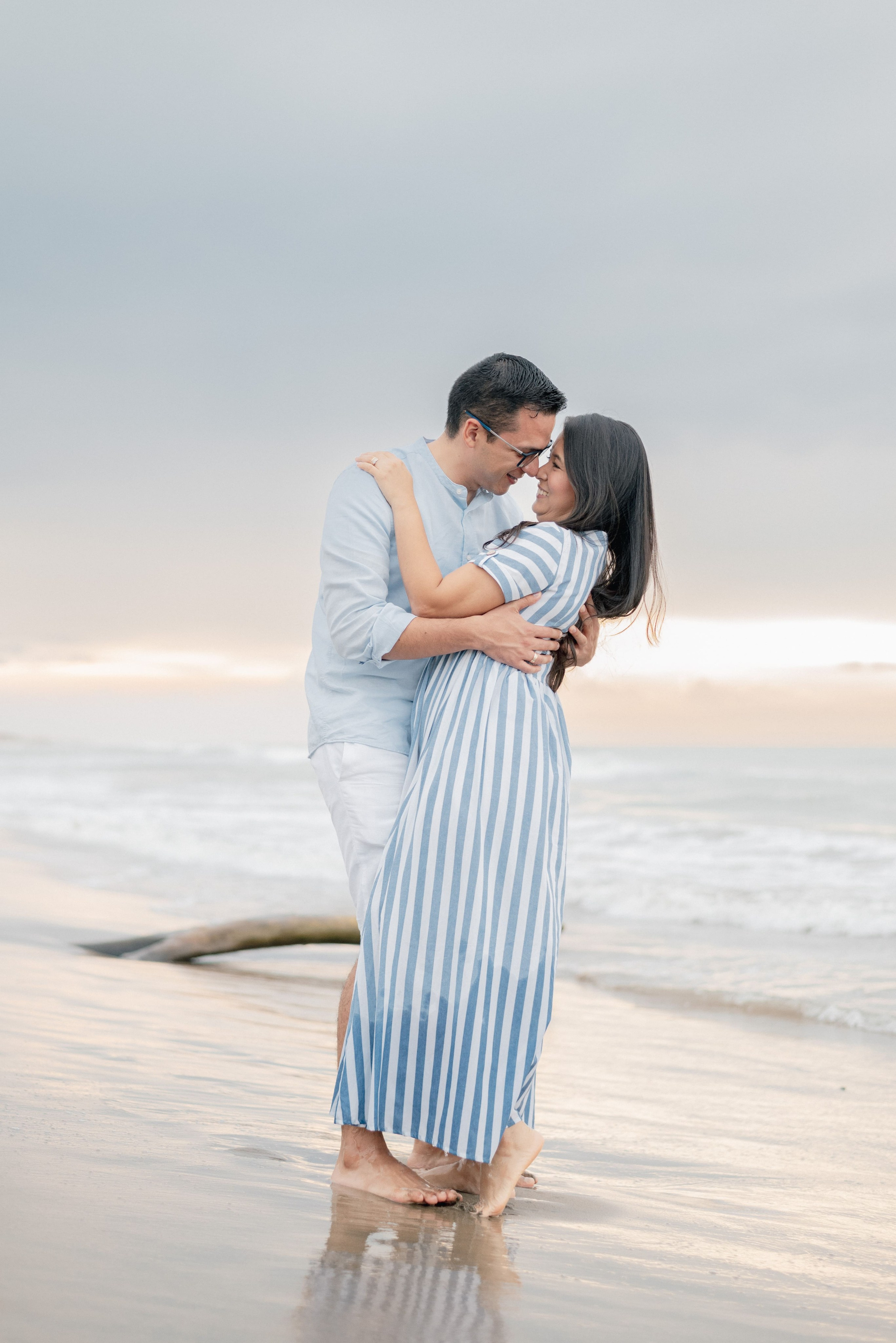 Familia en la playa. Fotógrafos de bodas en Barranquilla, Cartagena y Santa Marta | BanderArt