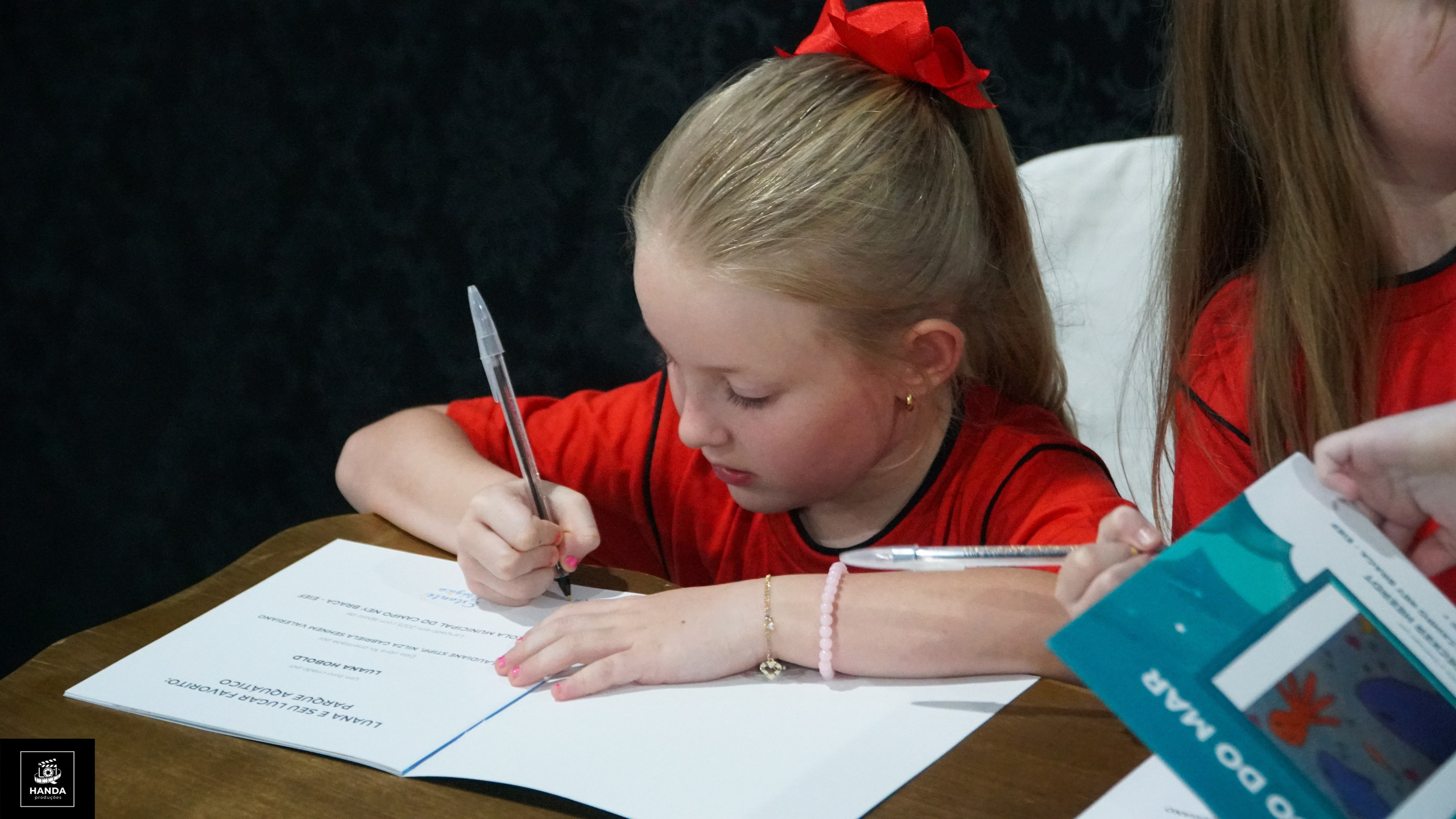 Noite autógrafos colégio Aurélio Buarque de Holanda. Handa Produções