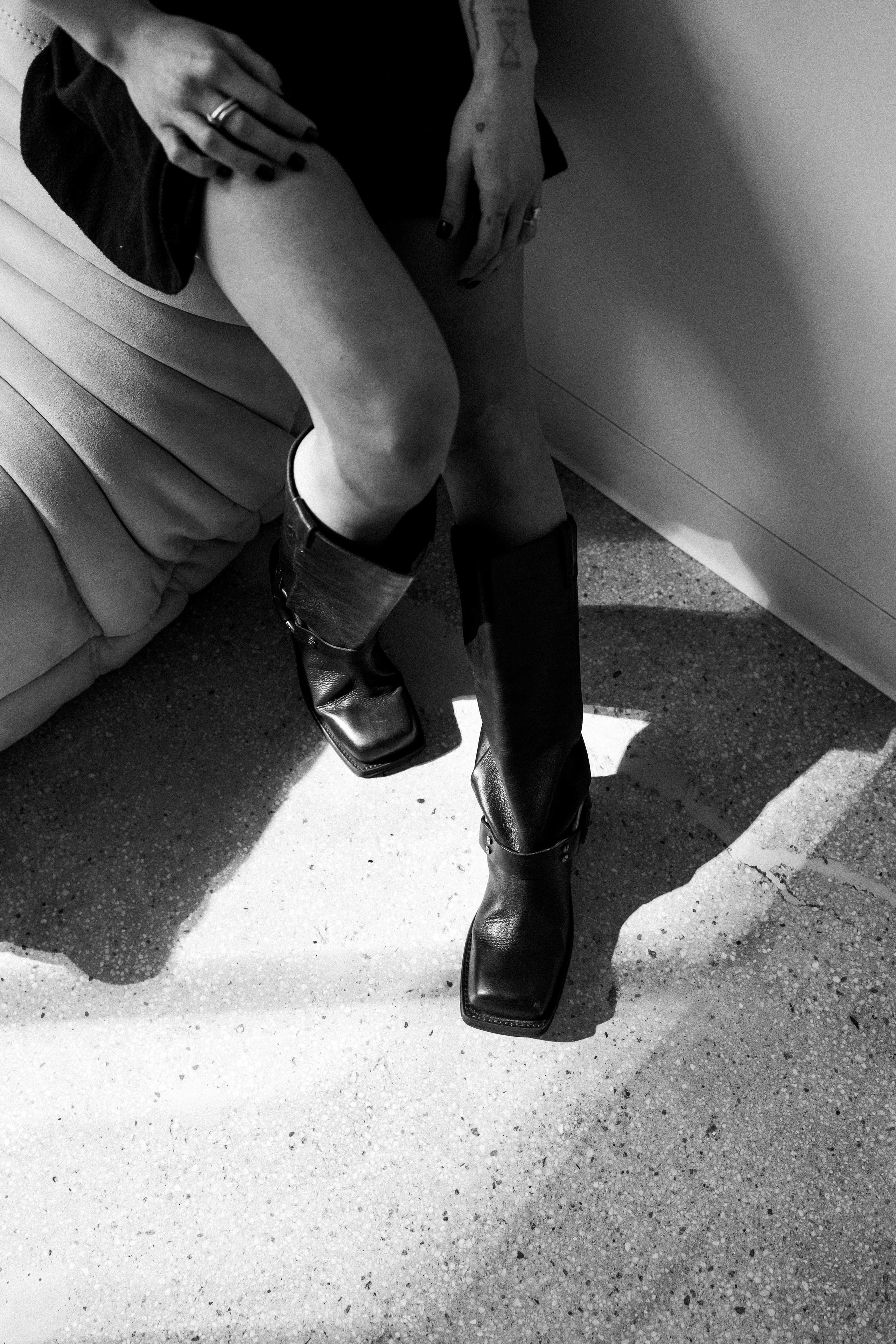 E. Rawnoir- Portrait photography by Daria Paliy.Timeless black&white portraits of women in NYC area