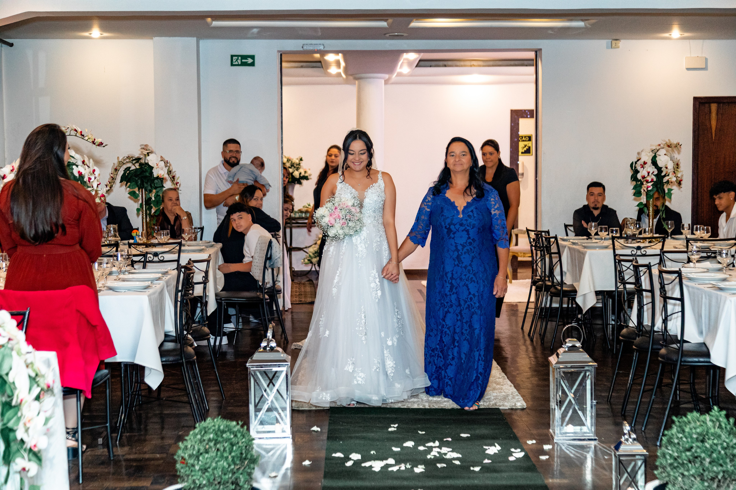 a entrada da noiva, fotógrafo luiz zanon registrou esse momento