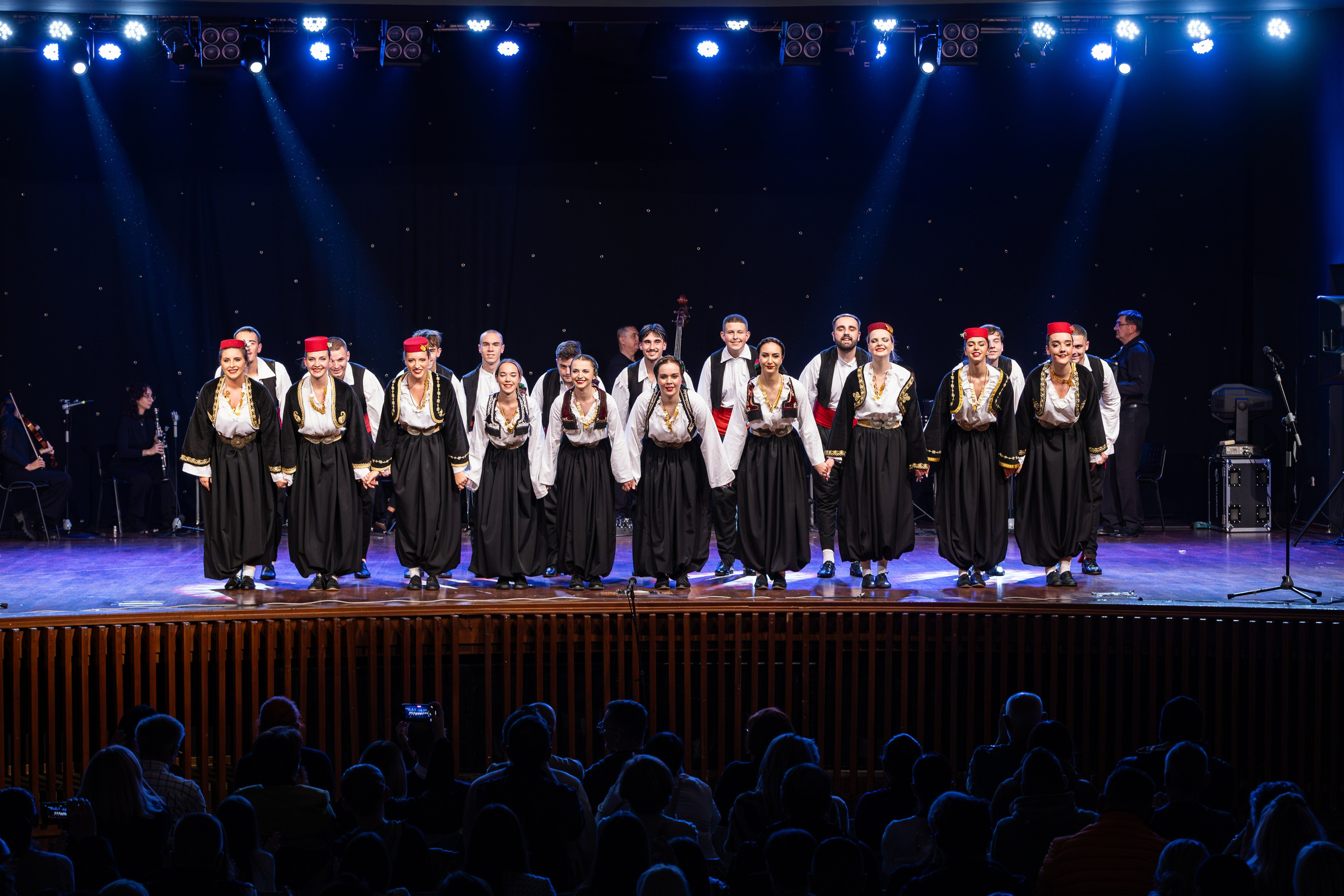 Folklorni koncert RKUD Proleter — Dom Mladih. Namir Čomaga — fotograf iz Sarajeva, portreti, tradicija i kultura u fokusu objektiva