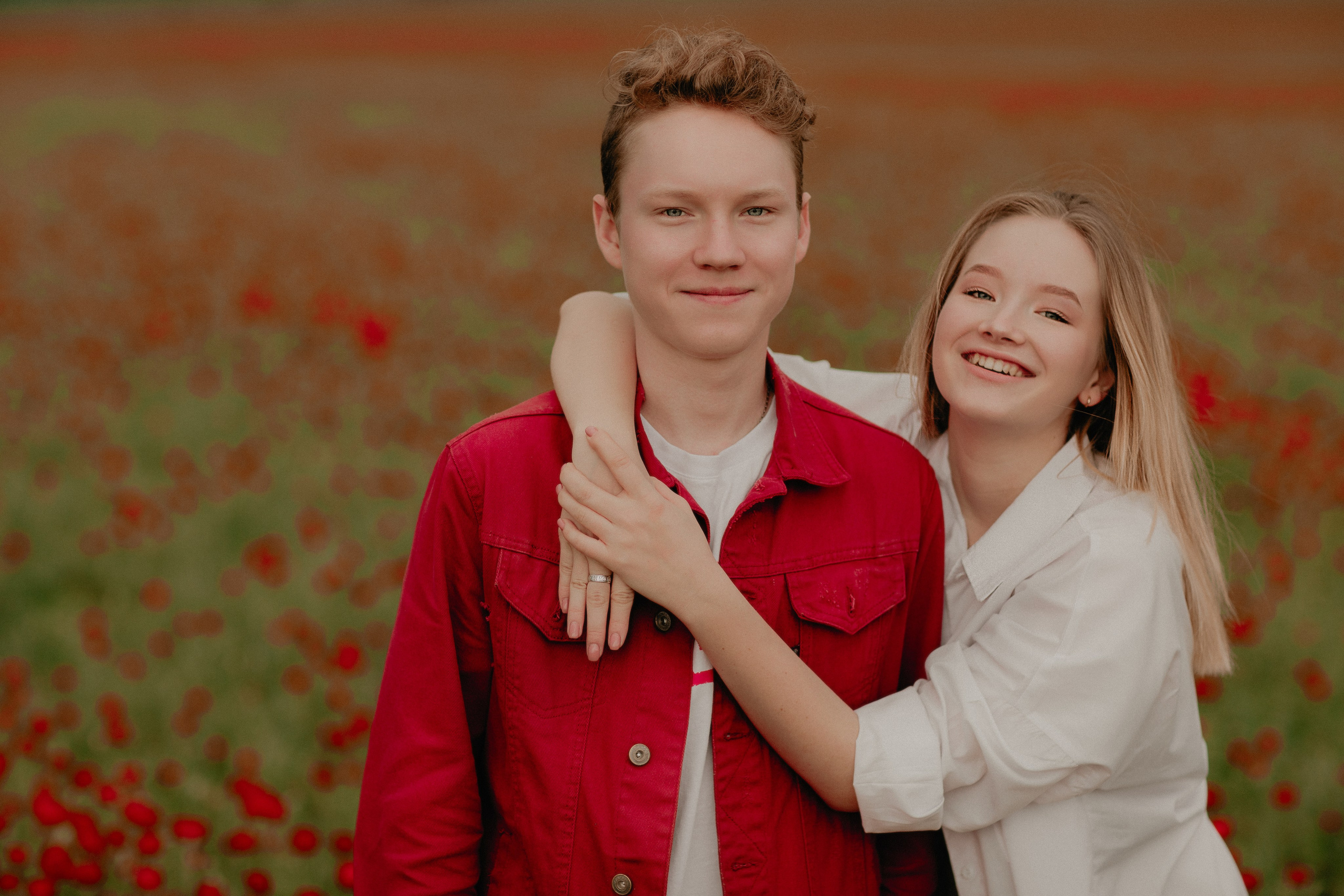 В маках. Валерия Вартанова. Фотограф