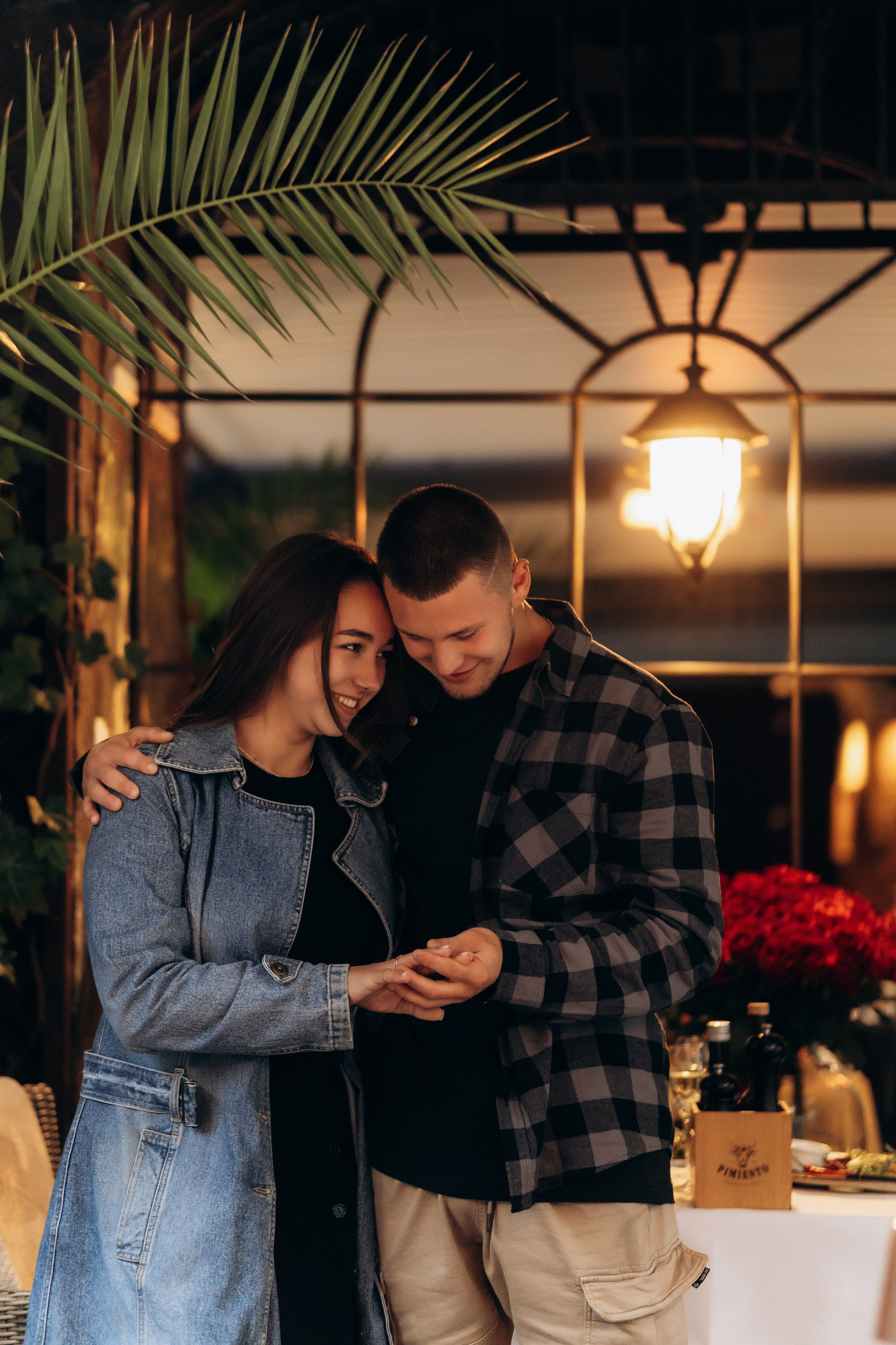 Sunset Embrace. Fotograf Katowice – sesje indywidualne, rodzinne, ślubne