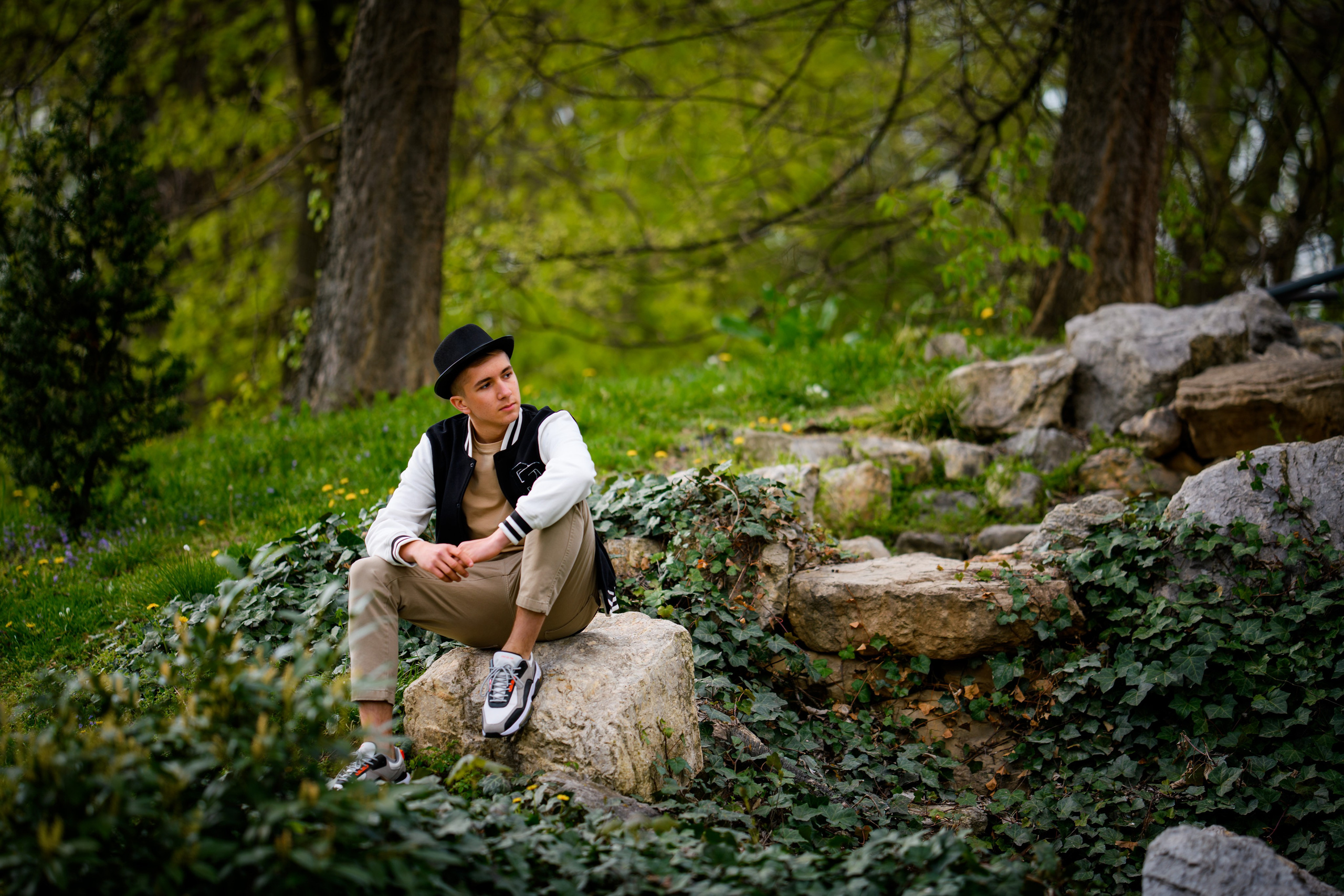 Domeniul Lupaș 200 lei/ toată clasa. Trendy Albums