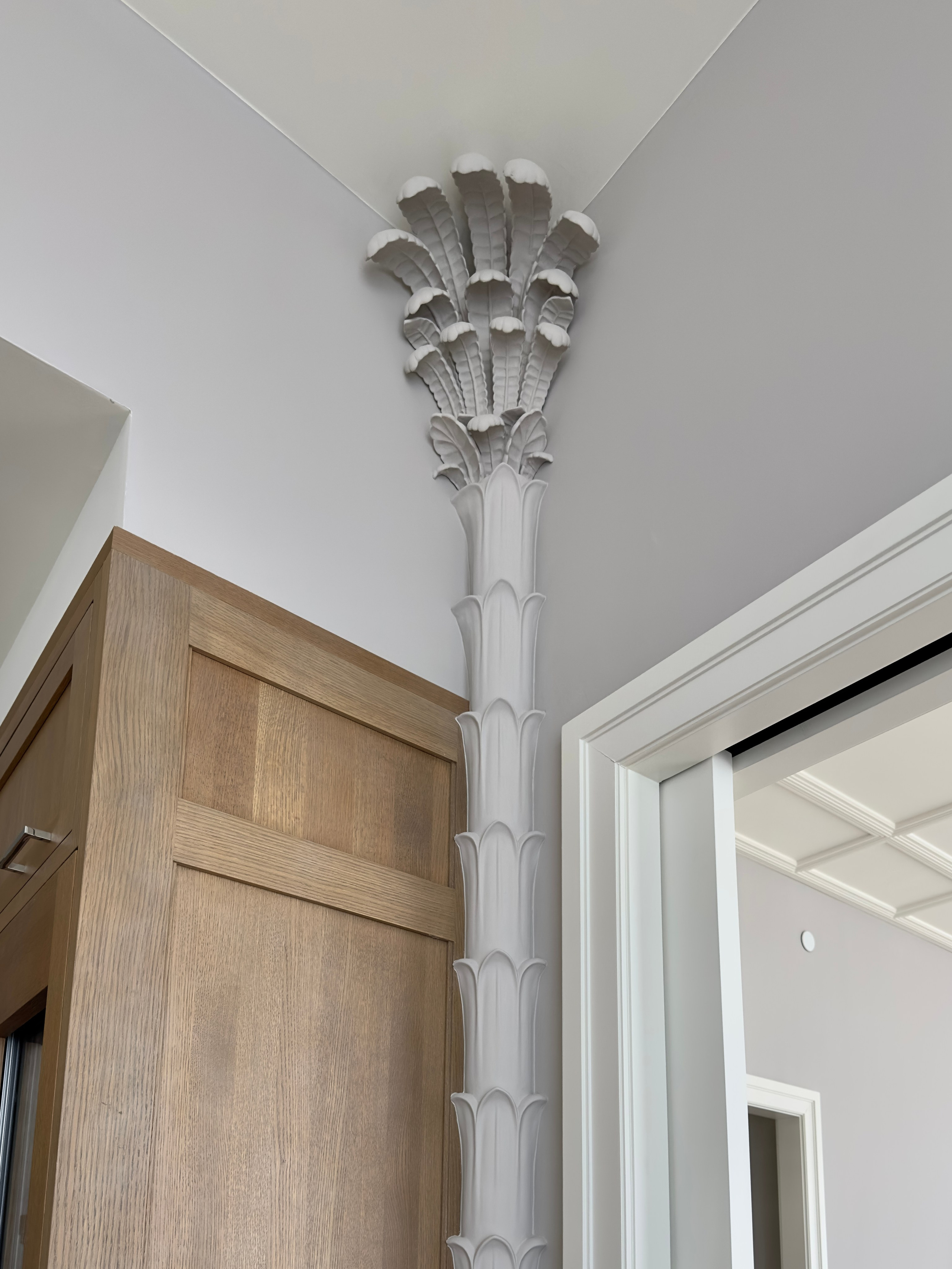 Room. Plaster molding