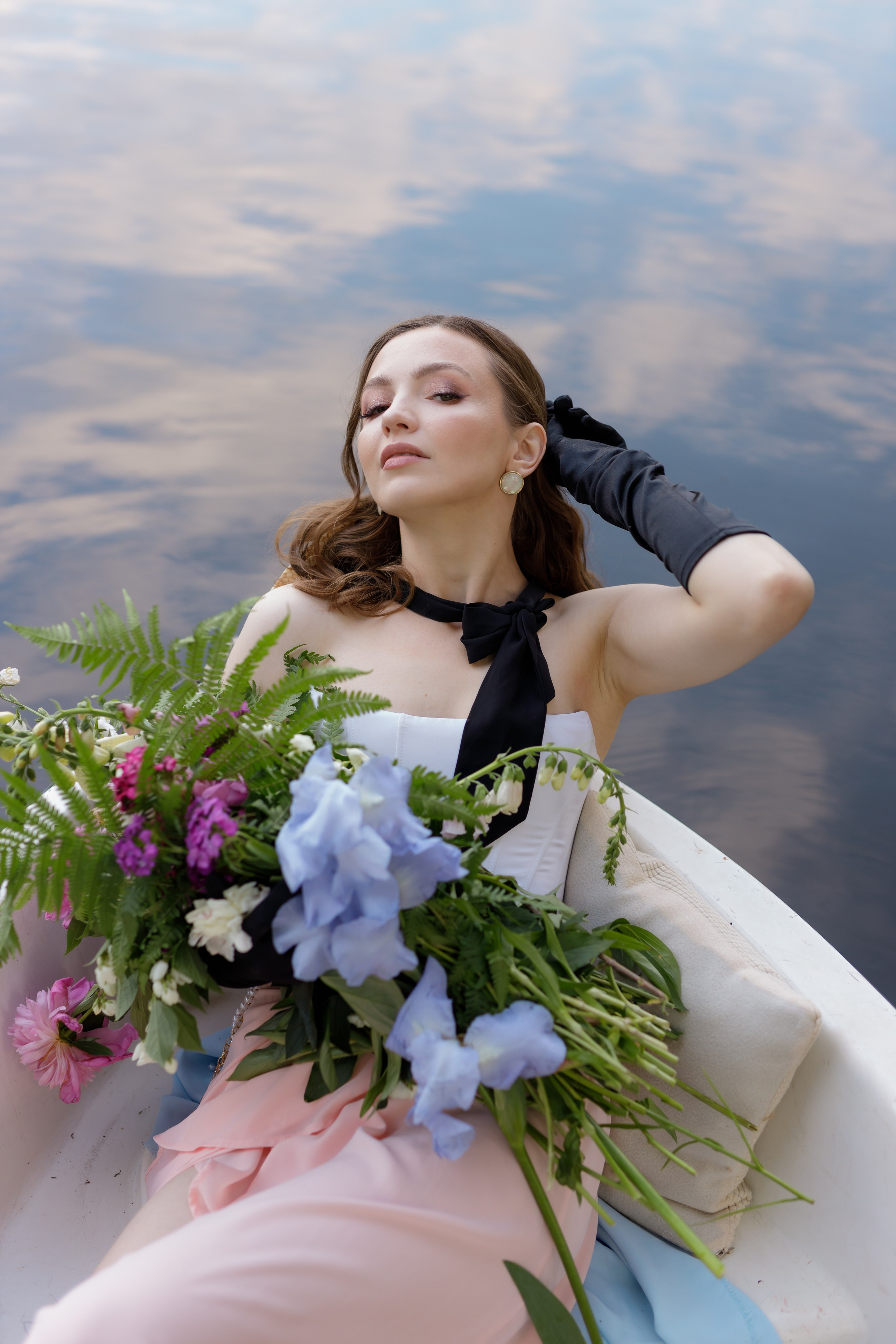 Boat & flowers. Photographer Anna Curly | Weddings and Events in Dubai