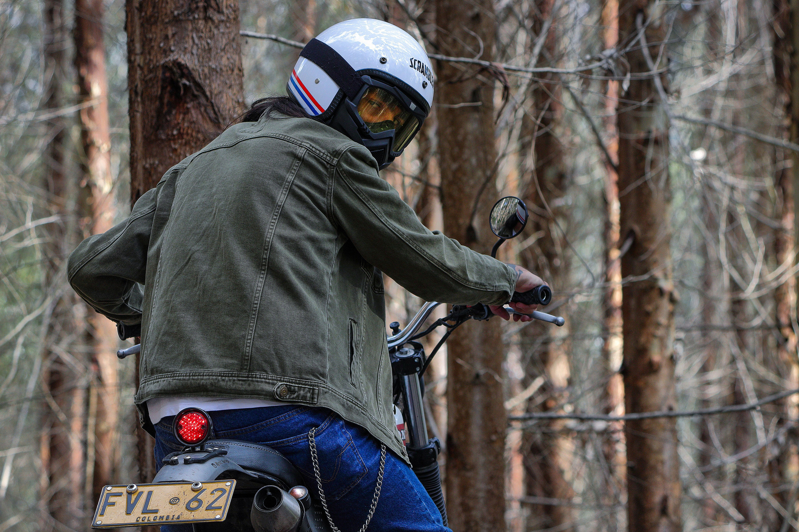 Fotógrafo de retratos fotógrafo de estilo de vida fotografía de locación fotografía de estudio sesión de fotos marca personal. Fotografía profesional para su evento en Caldas por SERFOTOGRAFÍA