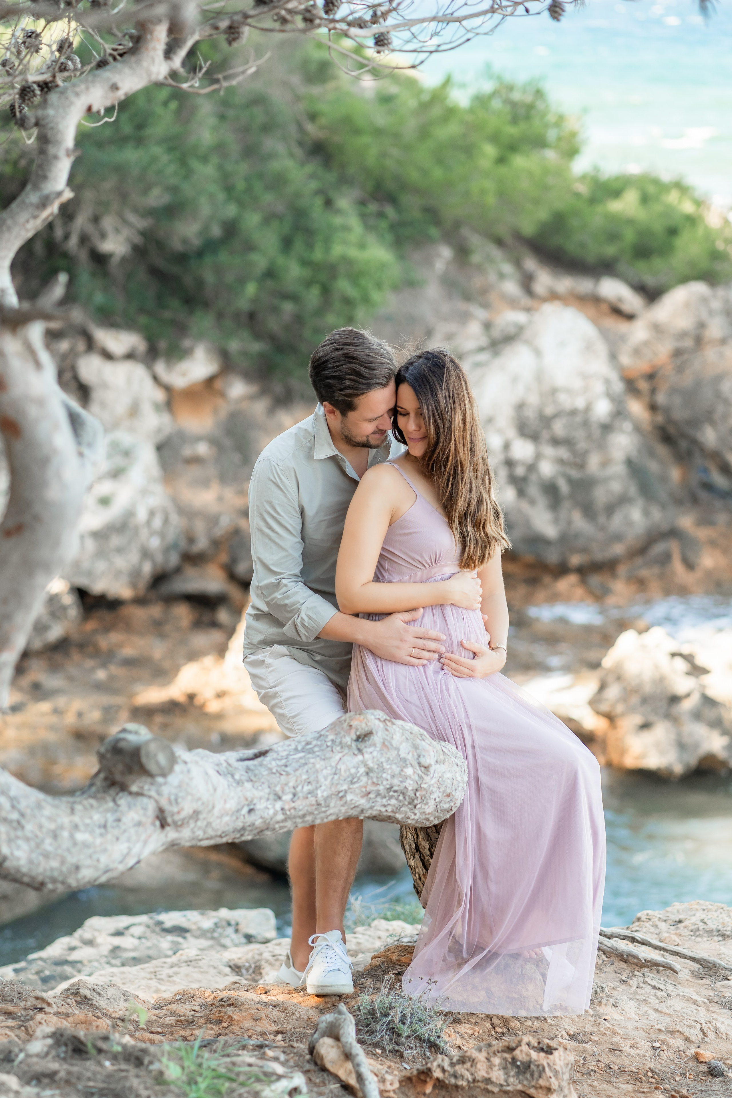 Babybauch Shooting Mallorca. Deine Fotografin auf Mallorca für Familien und Business