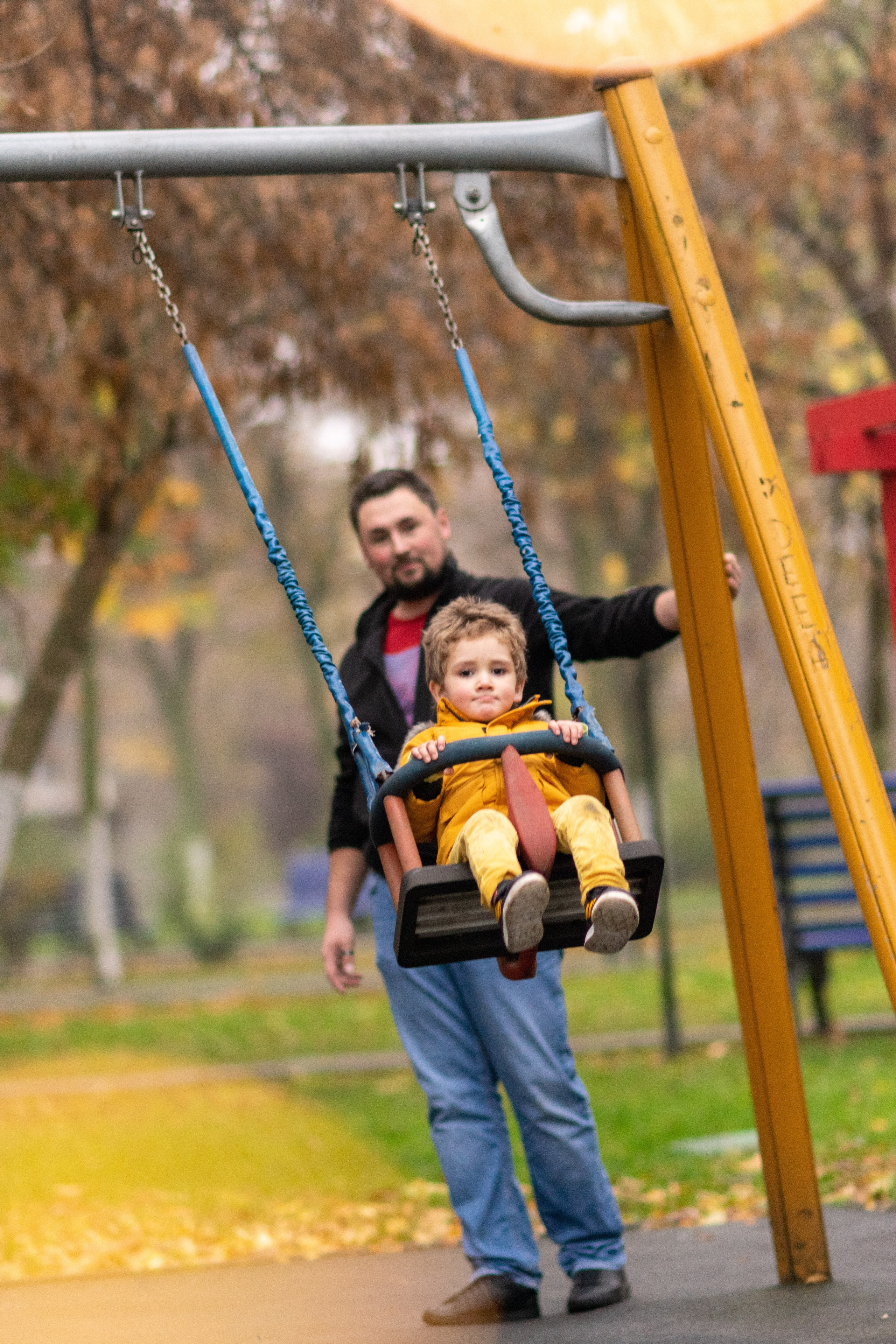 Sedinta foto de familie, sedinta foto acasa, sedinta foto parc, sedinta foto parc IOR, sedinta foto parc Titan, album de familie, fotografie de familie, amintiri de familie, sedinta foto relaxata, fotografii in parc, fotografie de cuplu, sedinta foto profesionala, fotograf profesionist Bucuresti