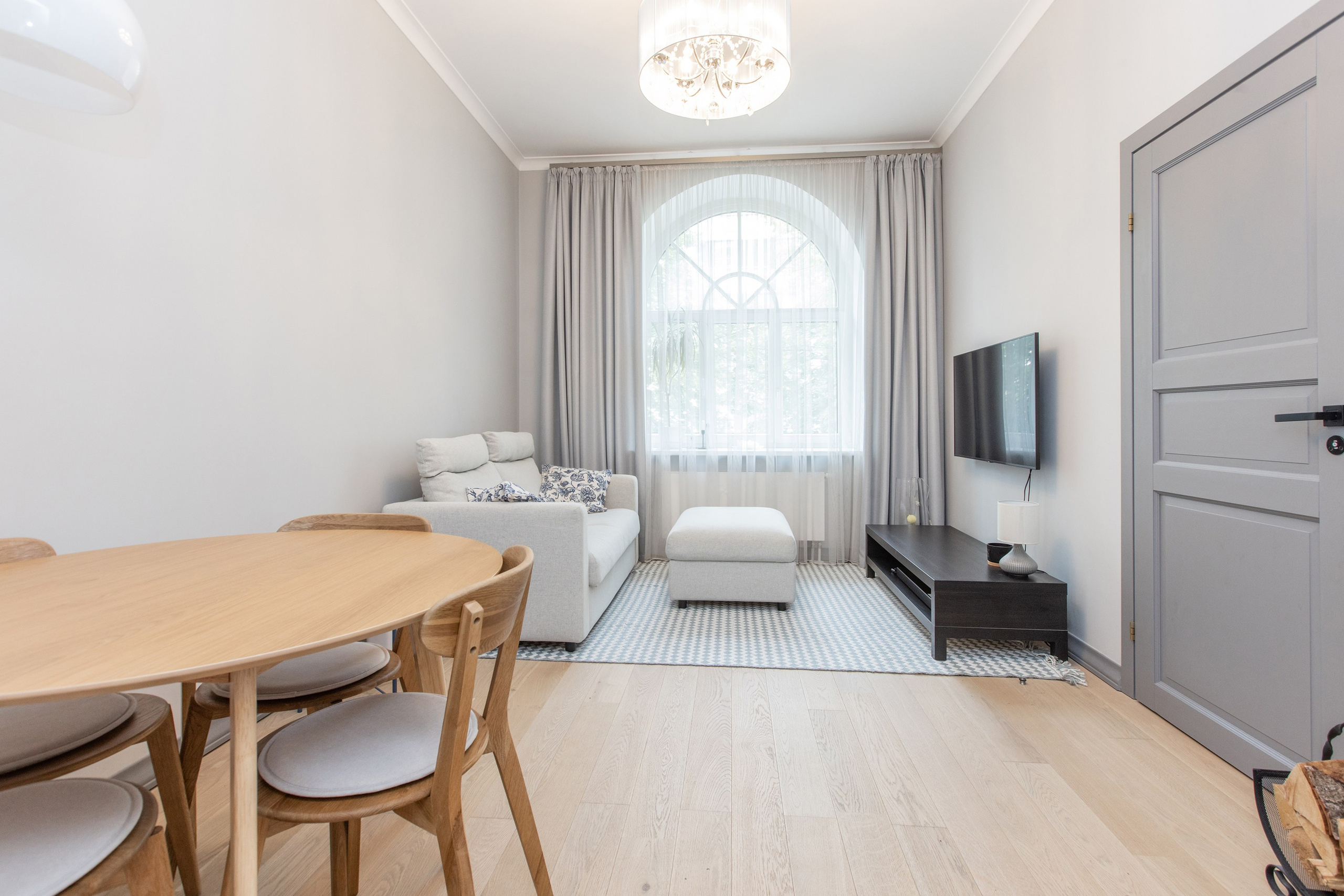 DZĪVOKLIS B. Sākums