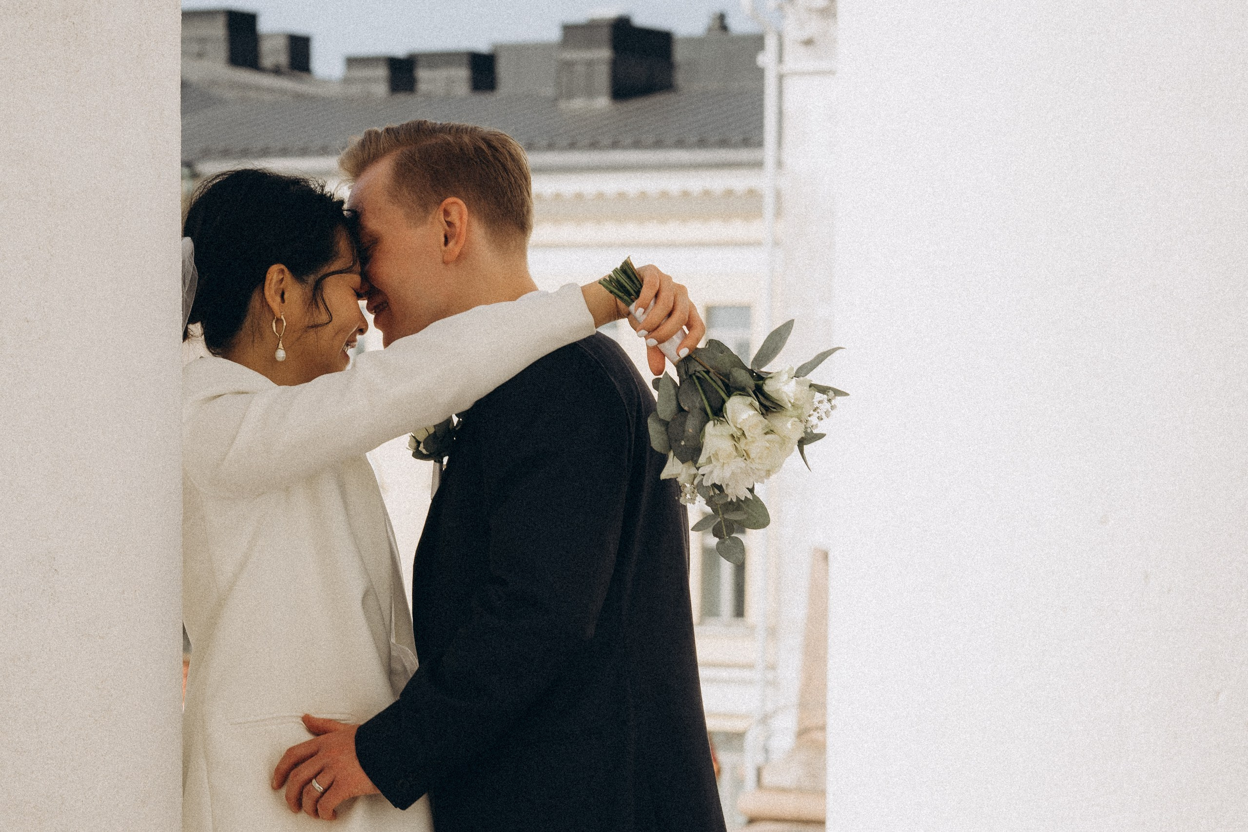 City wedding. Wedding and portrait photographer in Helsinki Vickan O