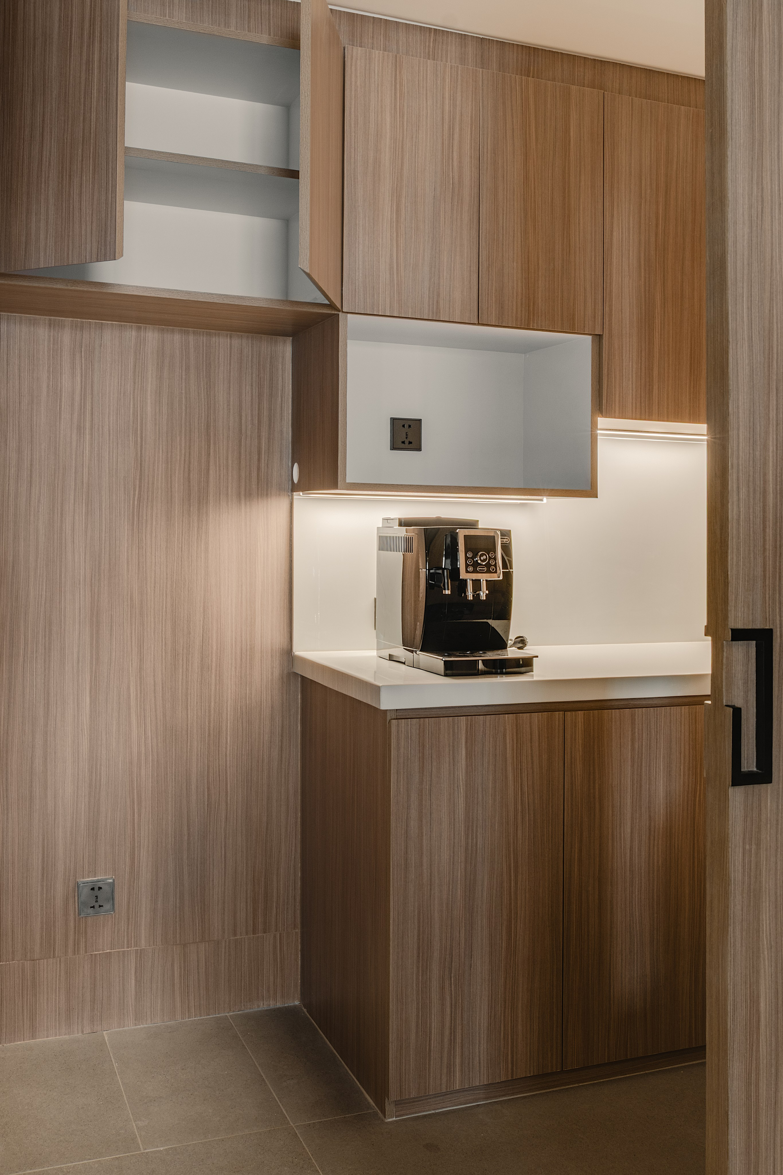 Office // Glaston Tower. Interior & Architectural Photographer Philippines | Argen Carlo Camaclang