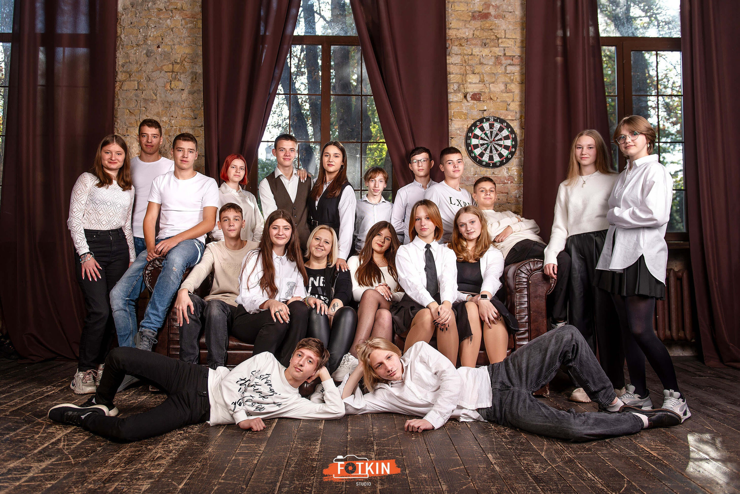 Випускний альбом для 9 та 11 класу замовити в Києві. Випускні альбоми фотокниги Київ та Дніпро