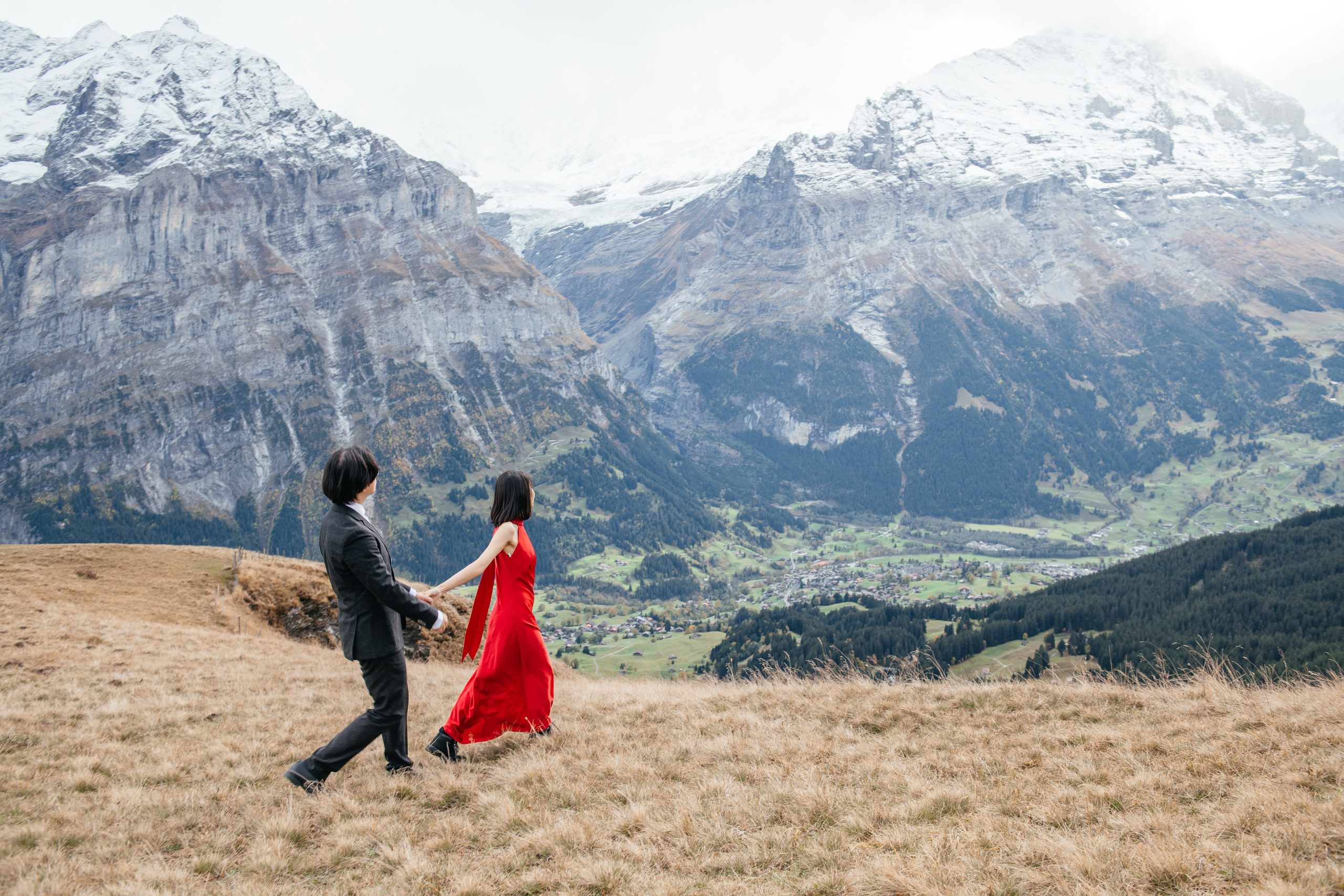 Kaiwen & Xiaoming Grindelwald, Switzerland. I am Elena Altendorfer. Wedding photographer in Zurich and Switzerland
