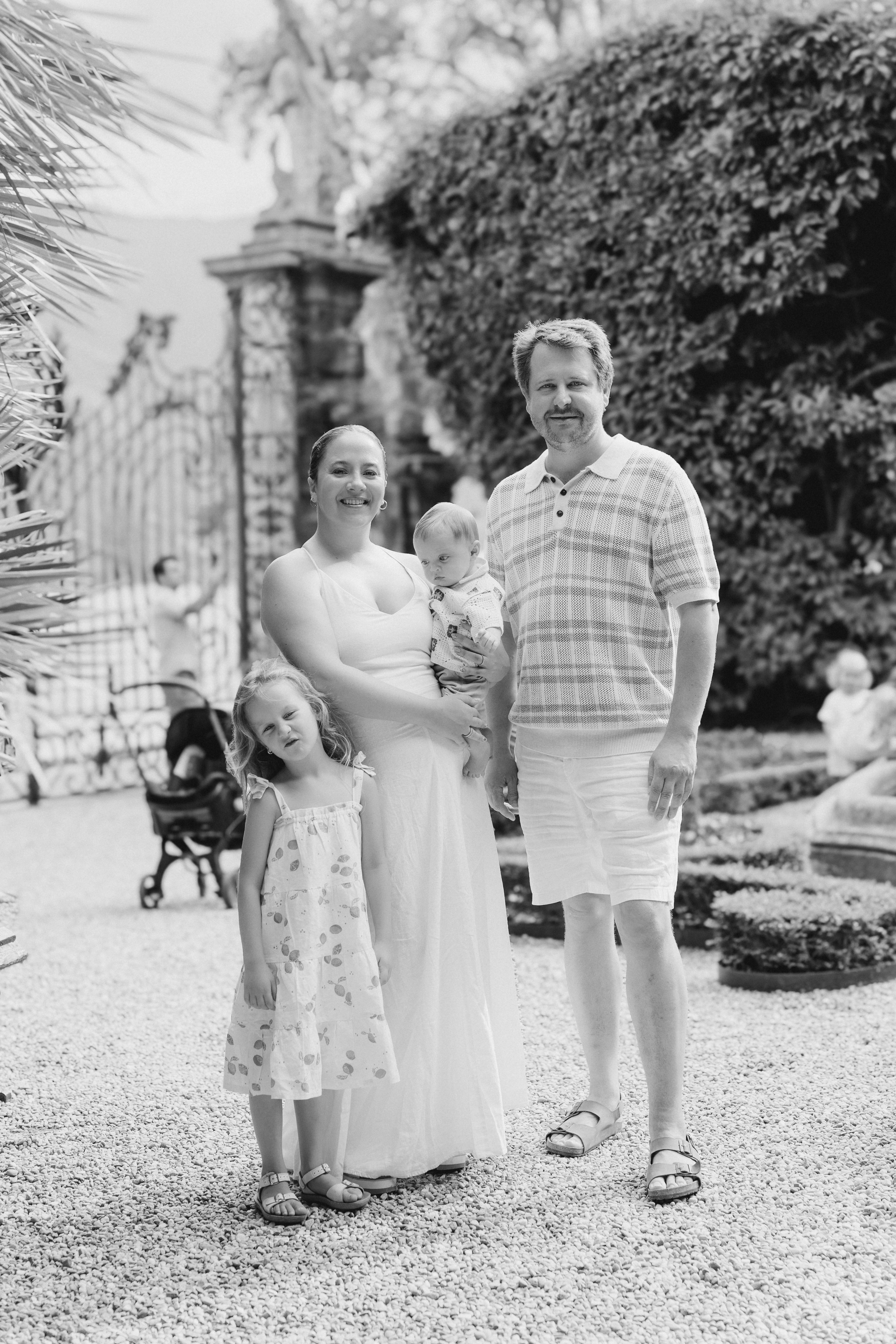 Family moments in Como Lake. PHOTOGRAPHER IN ITALY
