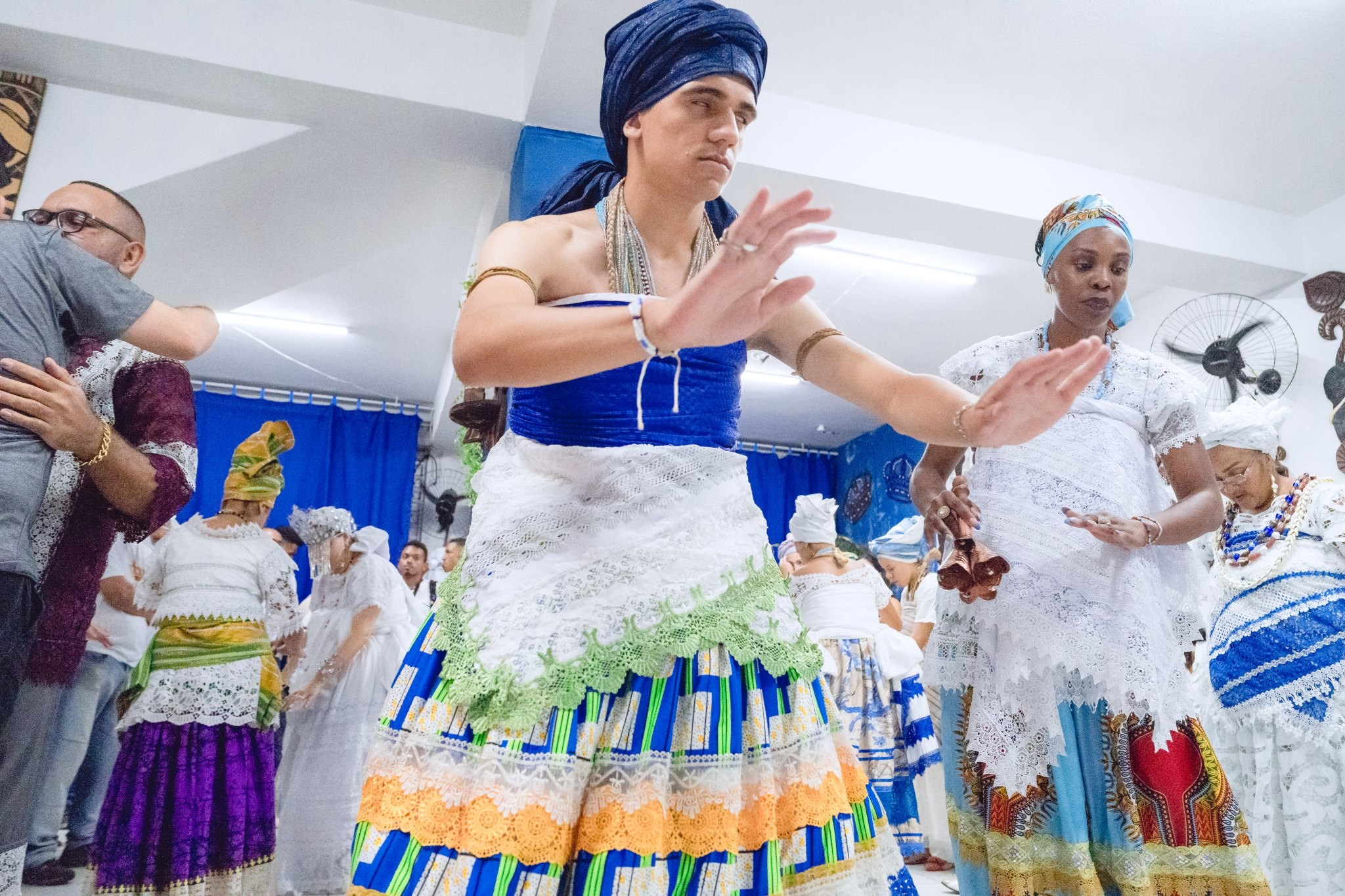 Saída Ìyá Tebeṣé Fernanda e Àjọ̀dún Ògún. Aladá Produções