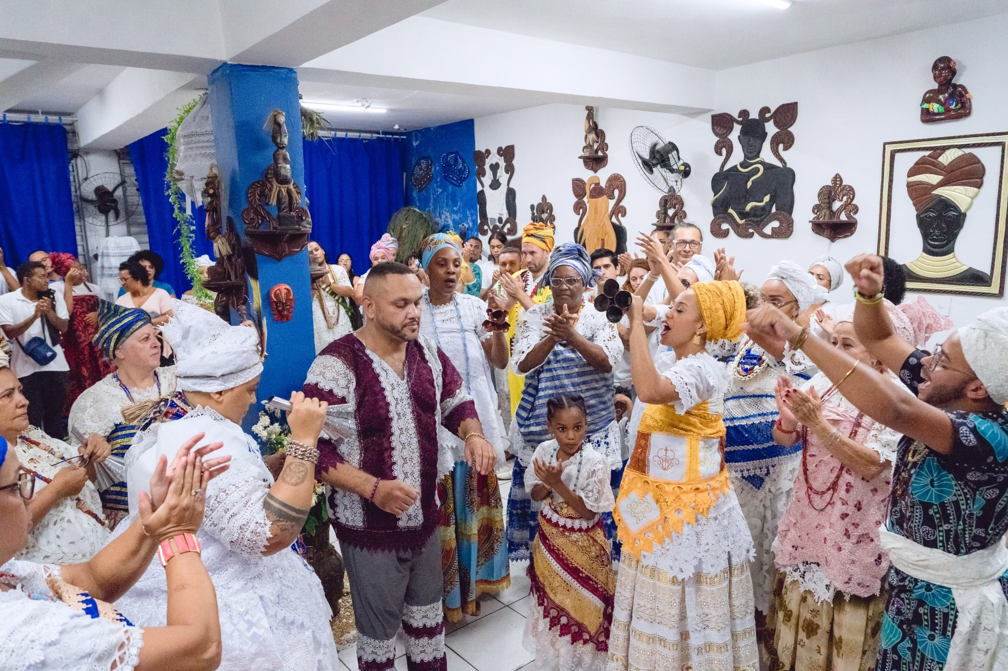 Saída Ìyá Tebeṣé Fernanda e Àjọ̀dún Ògún. Aladá Produções