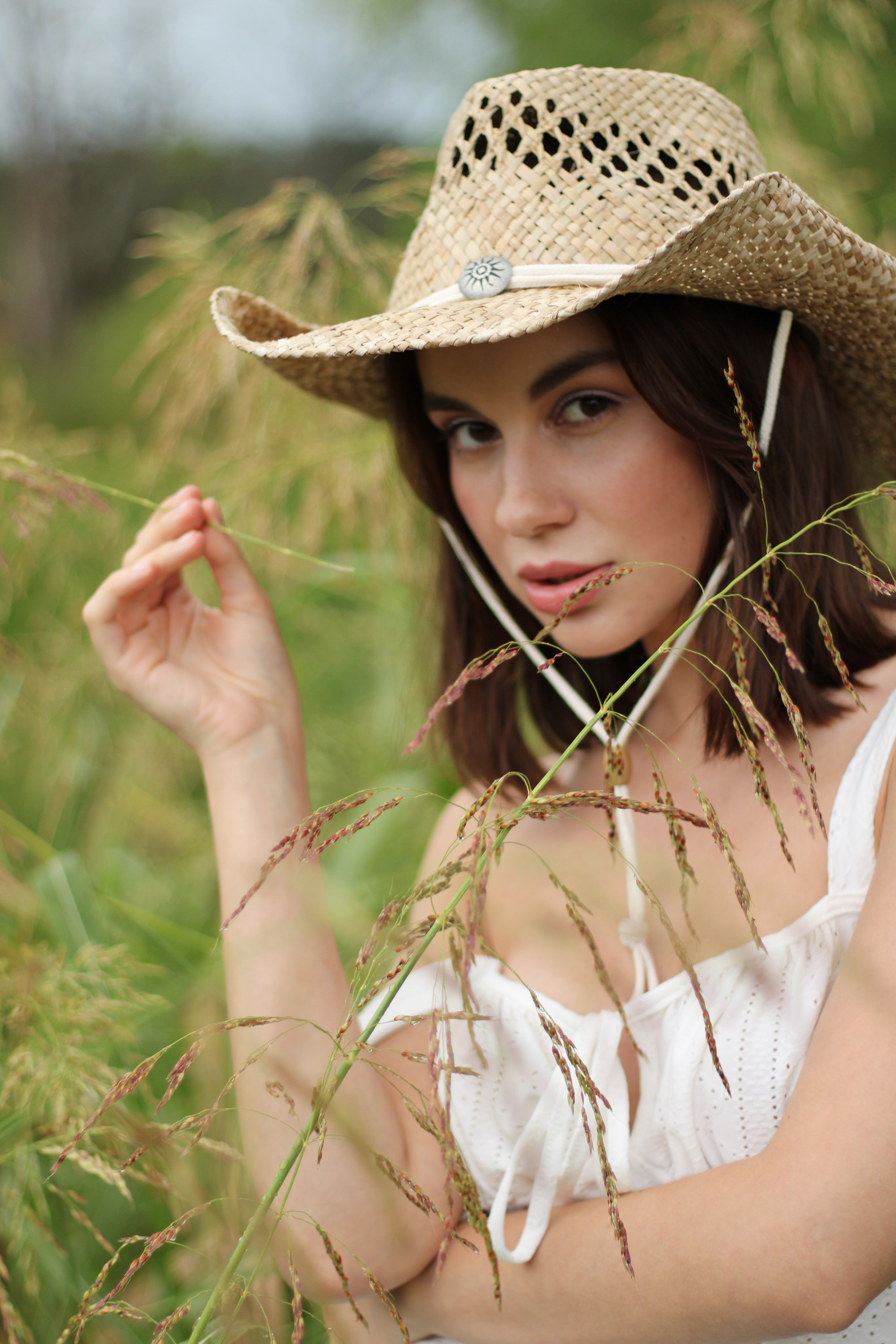 Countryside cowgirl-style portrait photoshoot. Lana Petrychenko — Portrait & Family Photographer. Valencia, Spain