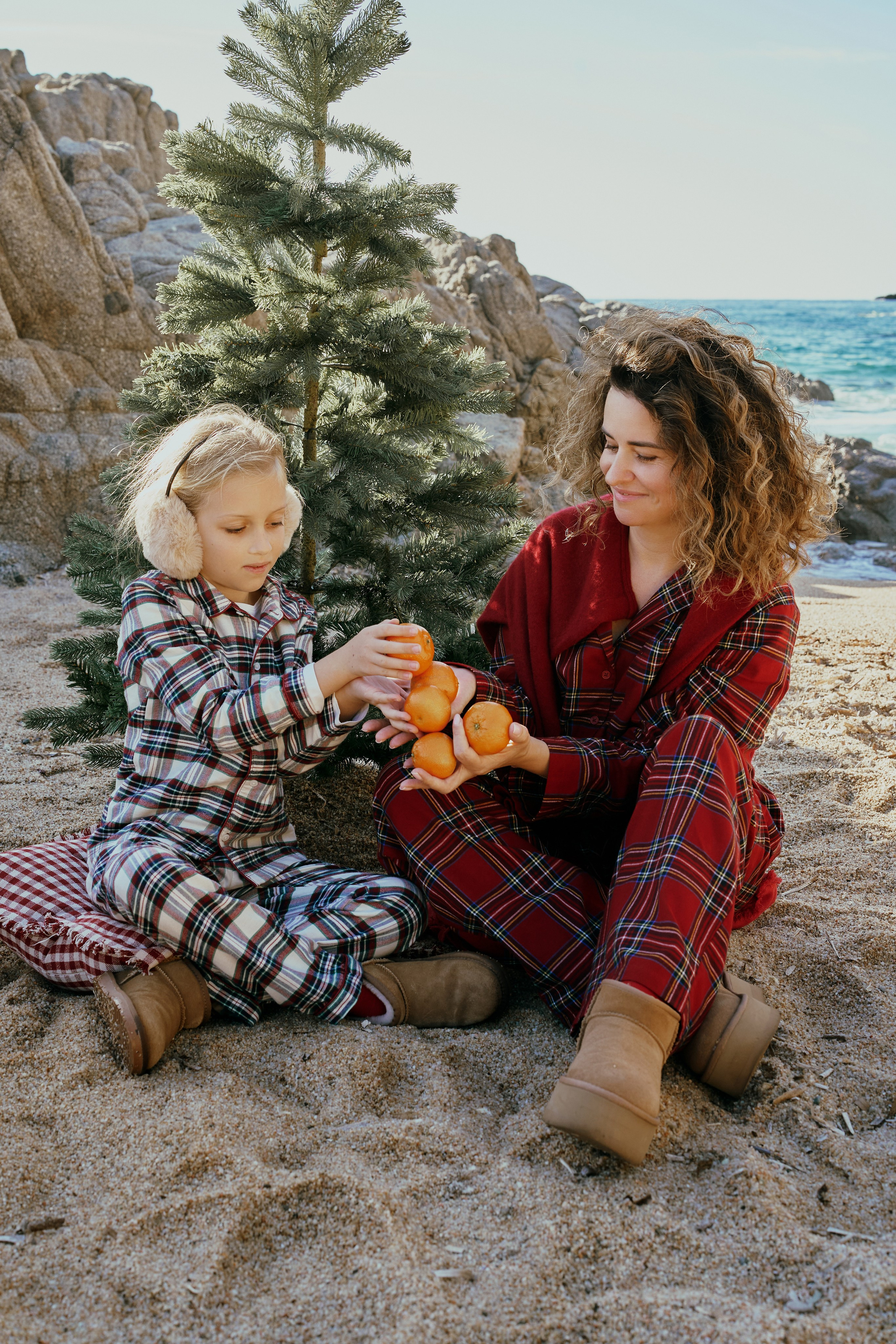 Пляж. Мама и дочь. Фотограф в Барселоне Жанна Захарченко
