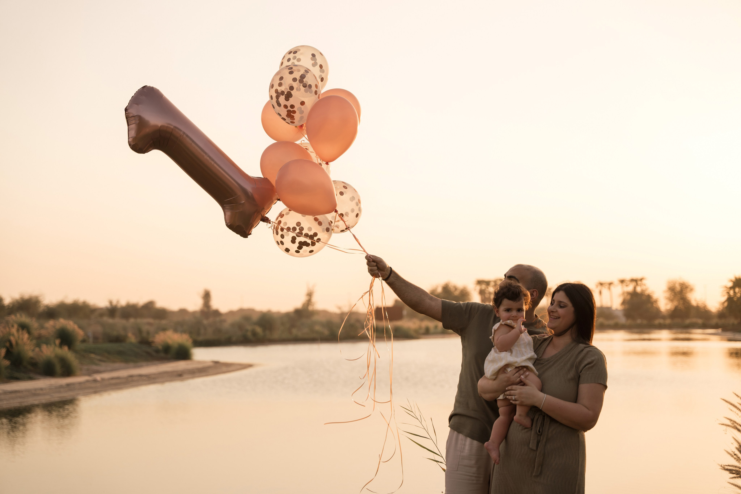 Family fun and cake crush. Angela Iakovleva — Family Photographer in Dubai