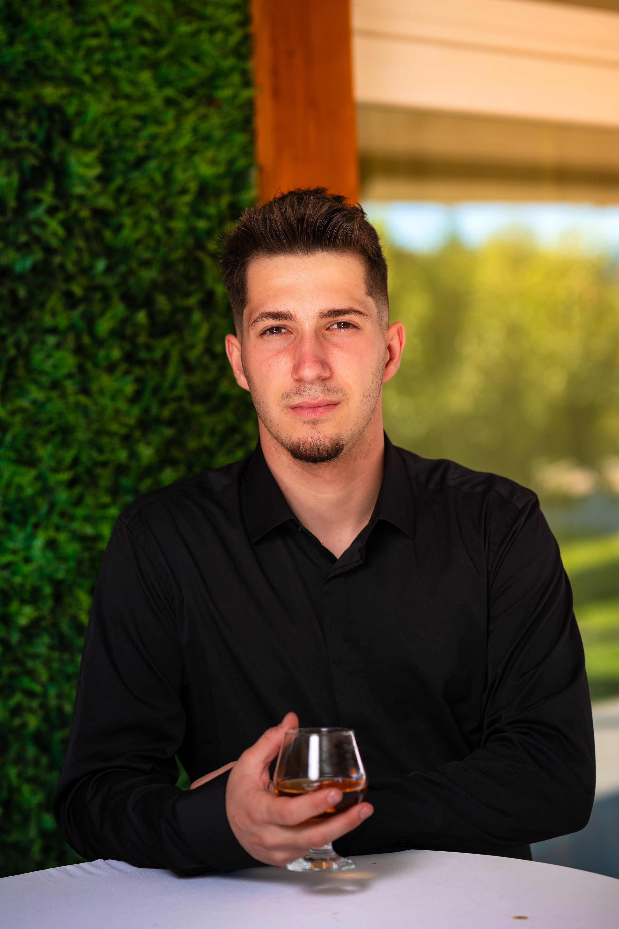 Majorat Denis. Ionut Brehuescu — Fotograf