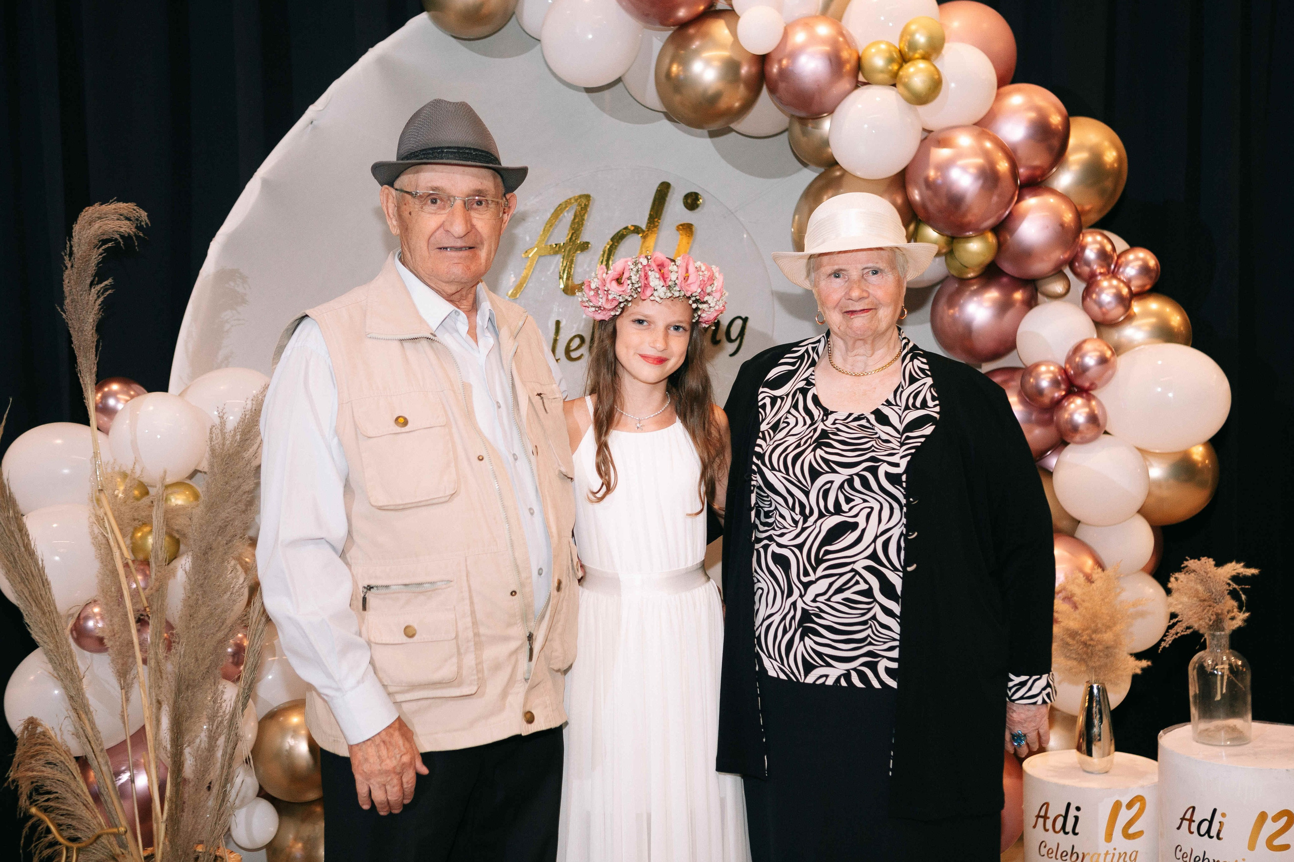 PARTY WITH FRIENDS. Https://shi-photo.com/