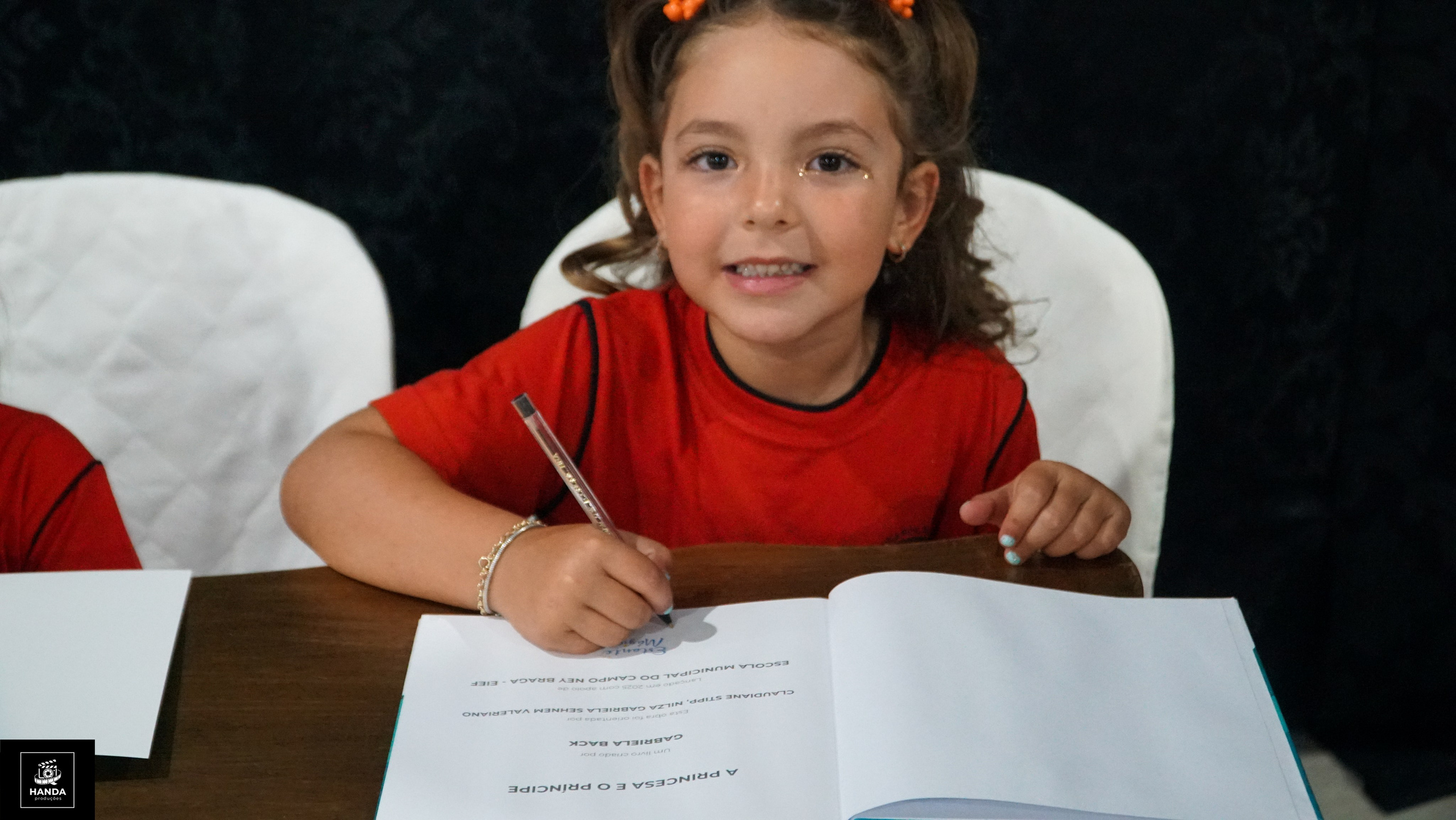 Noite autógrafos colégio Aurélio Buarque de Holanda. Handa Produções