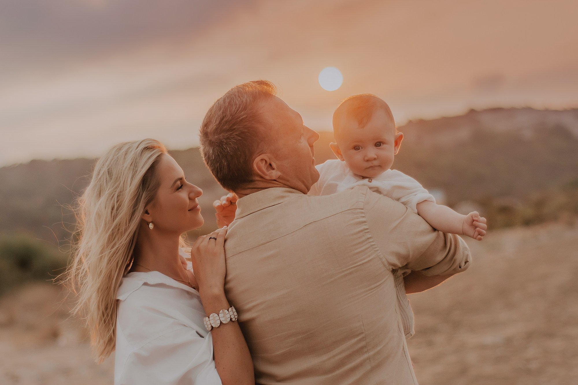 Family photography on the ocean shore. Professional portrait photographer in Los Angeles | Axenia Haritonova