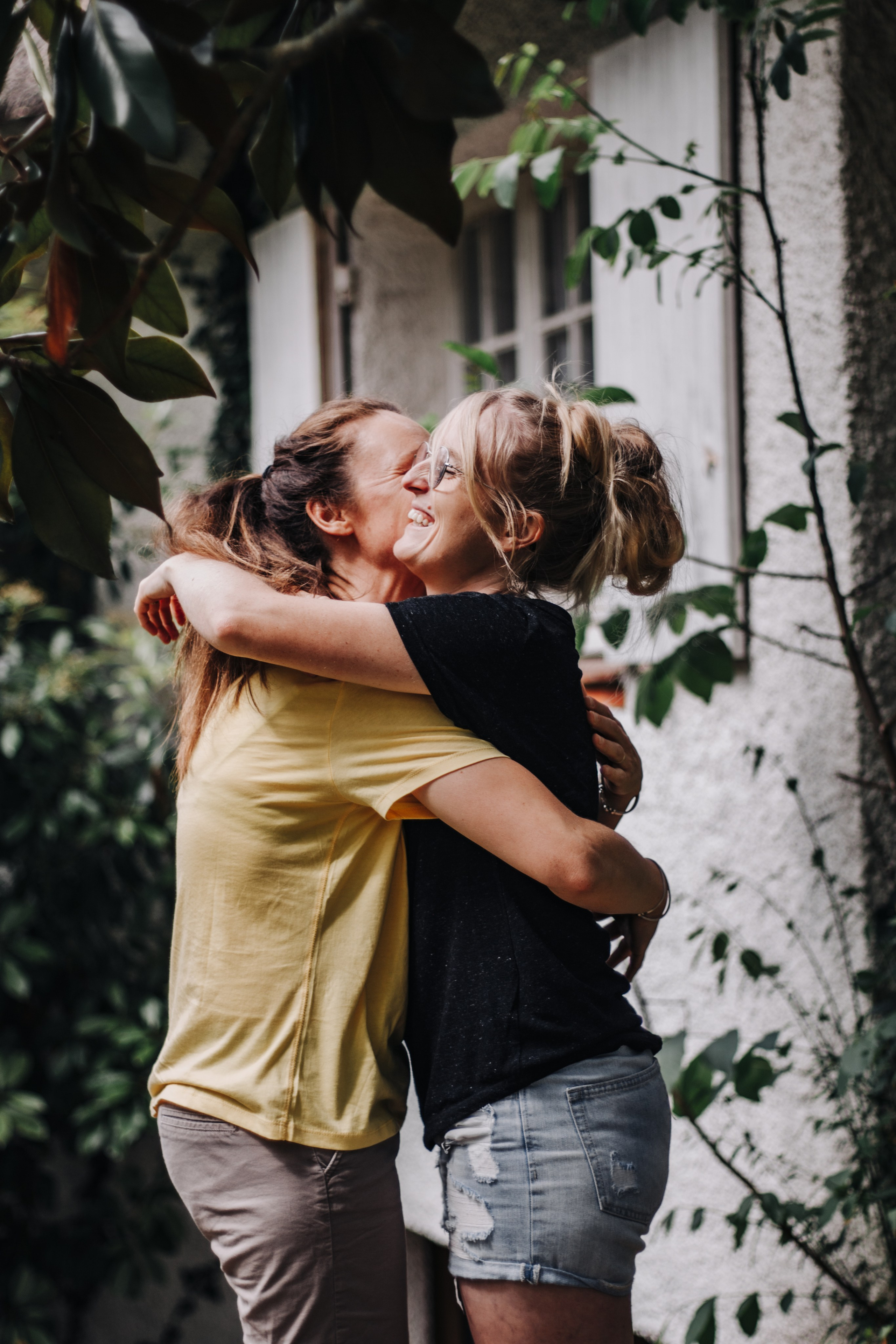 Anais et Tiffany. Photographe professionnelle à Poitiers, Tours et Châtellerault | Studio photo entre Poitiers et Tours – portraits, familles, entreprises, ma