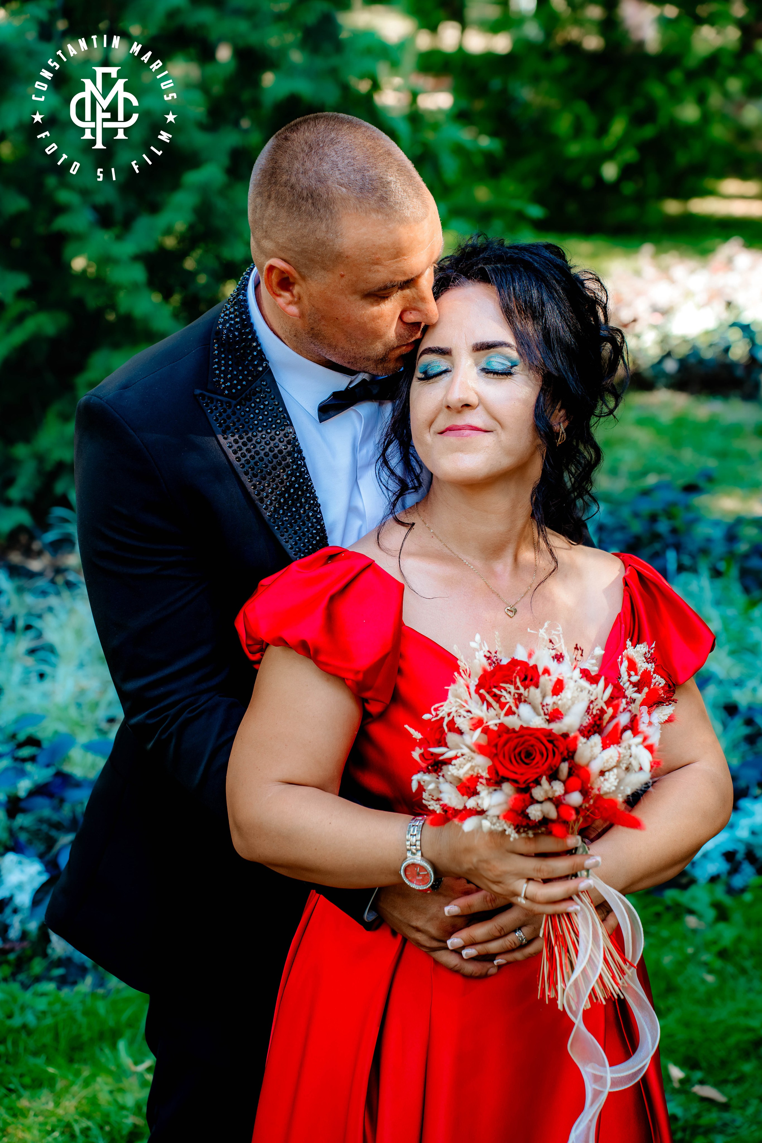 WEDDING PHOTOGRAPHY. DESPRE NOI