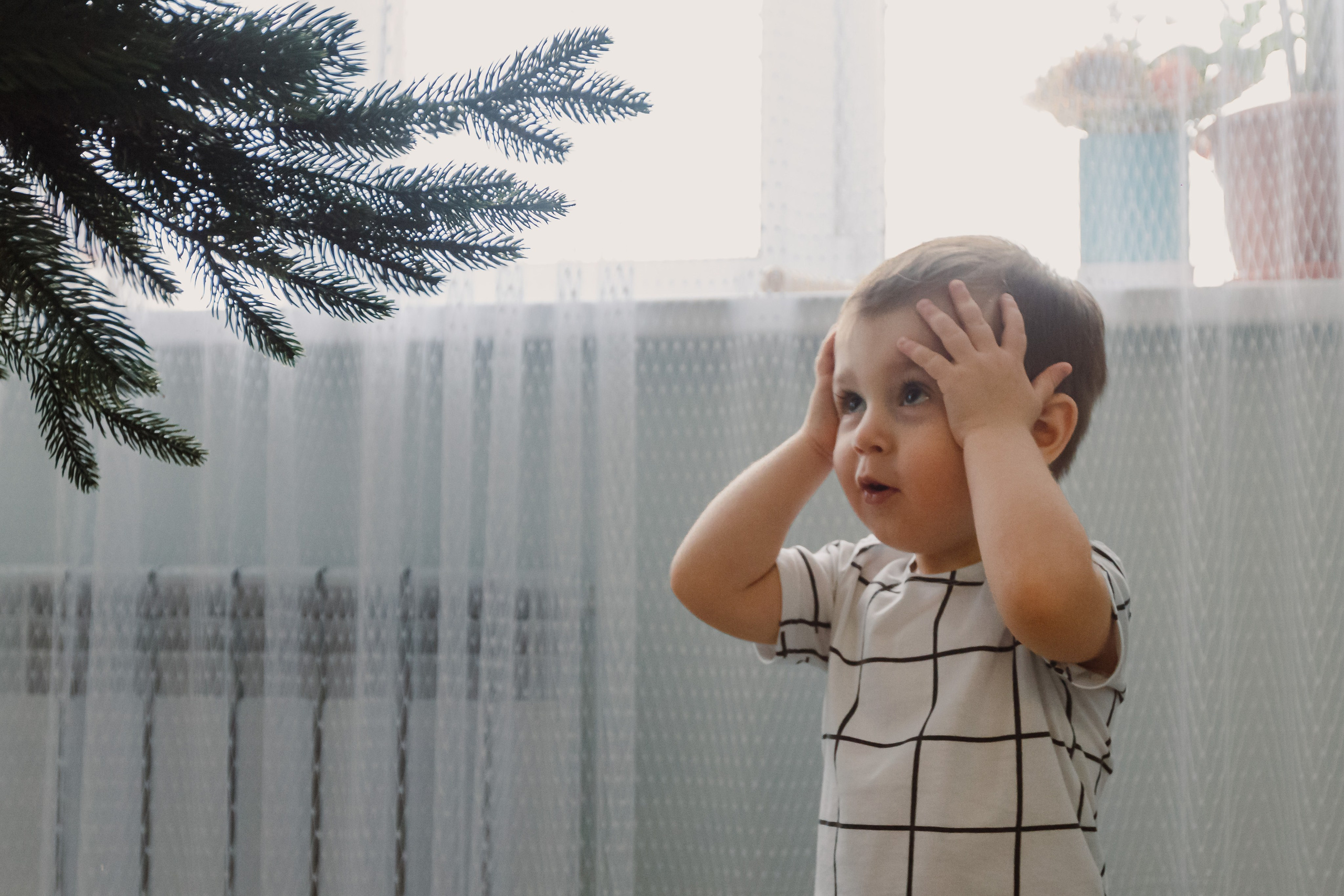 Padres con niños preparando galletas en casa. Fotógrafo de retrato, familia y reportajes en Valencia | España | Europa Vitalii Lumier