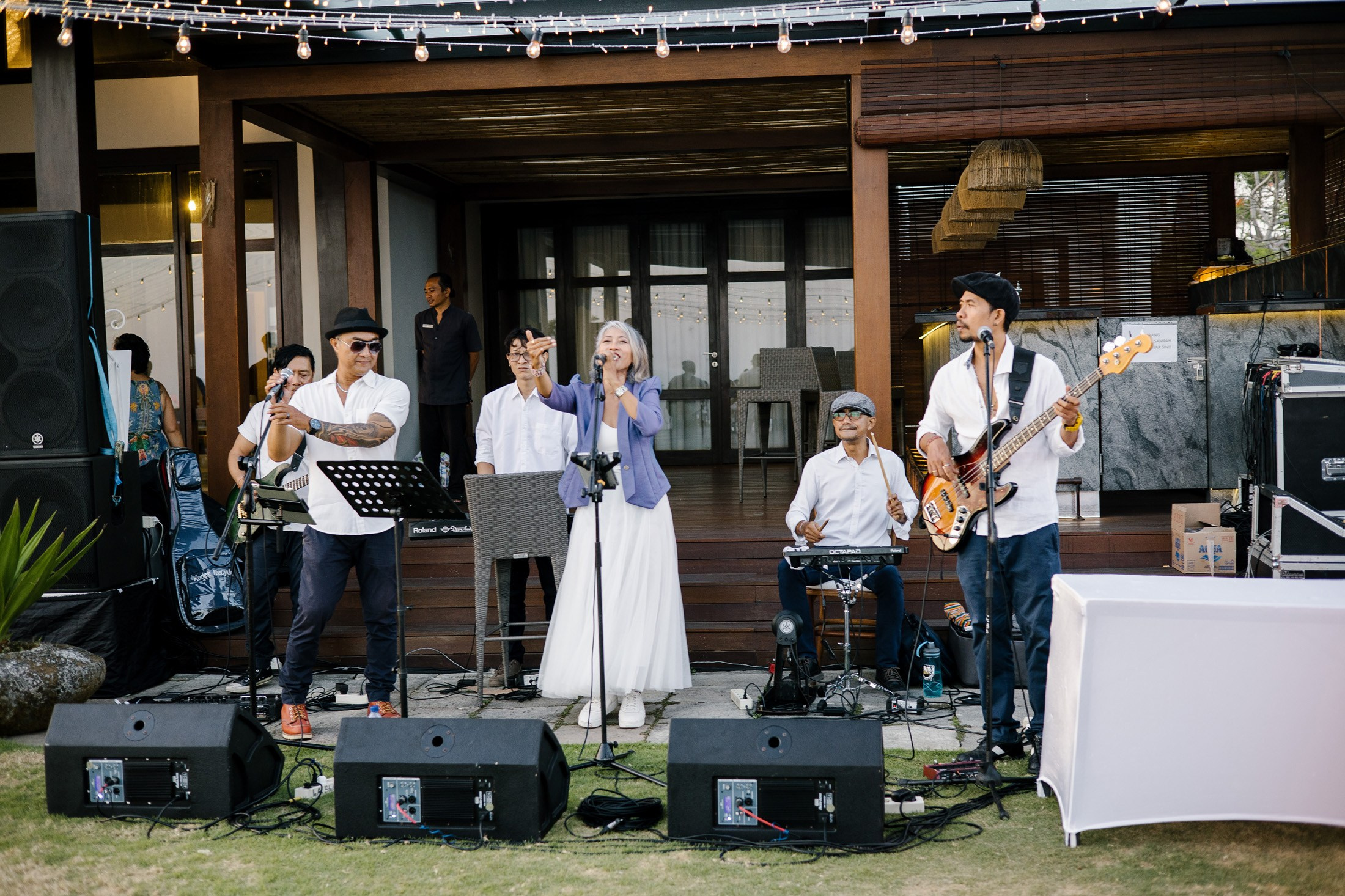 Big funny wedding with guests in paradise Bali island. Get.it.feel — Aesthetic Photography and Videography