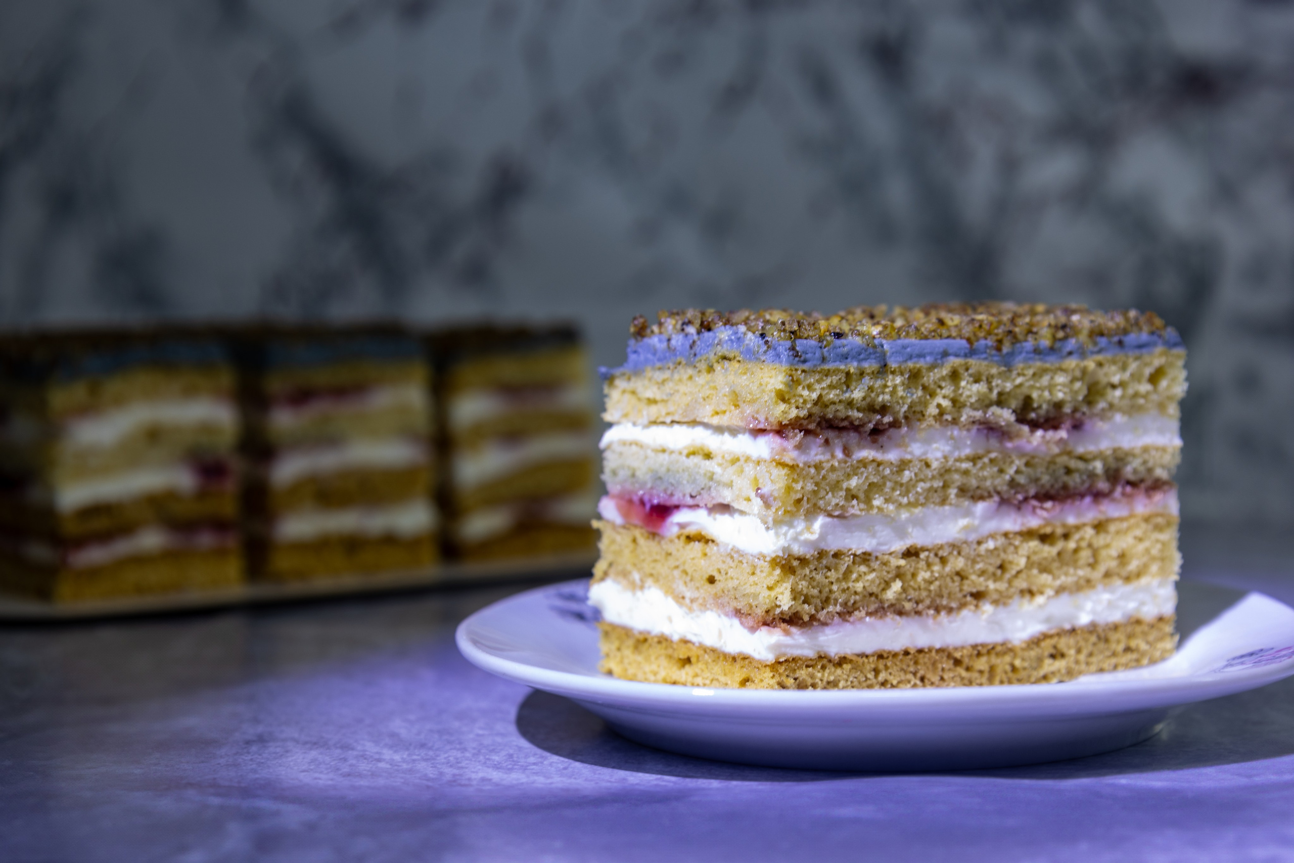 Torturi și alte dulciuri. Fotograf. Lucrez cu oameni, produse și spații. Portret și fotografie creativă. Bacău, România. Lidia Savinoiu