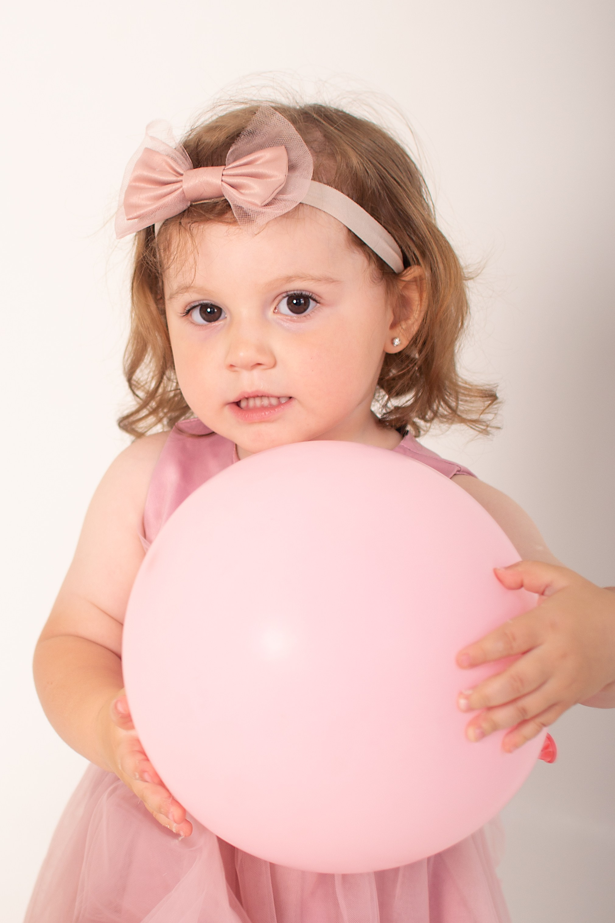 Фотосессия с пионами. Фотограф новорожденных в Темиртау и Караганде Любовь Жукова newborn