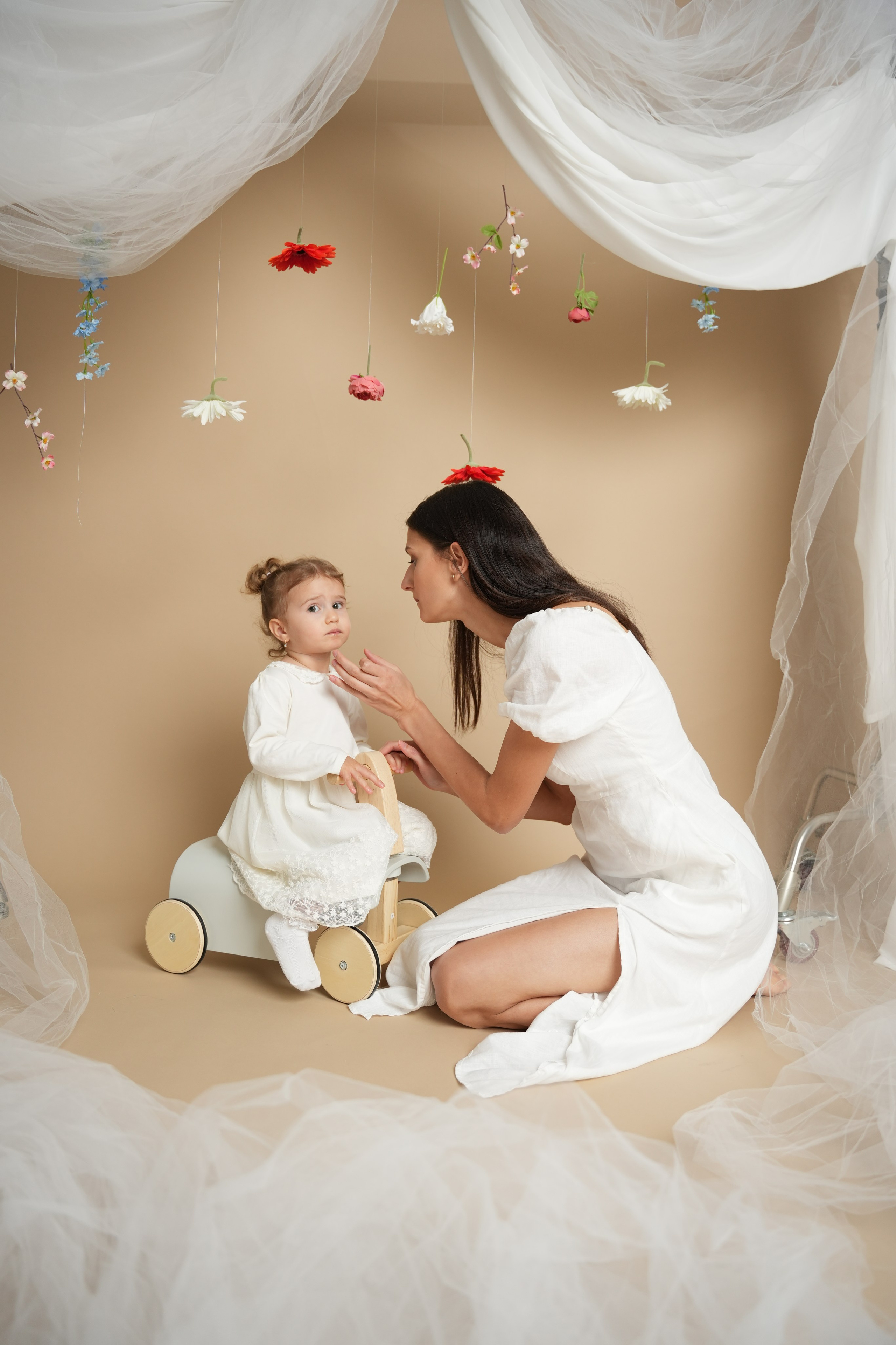 Ksenya and Stesha. Professional Photographer Abu Dhabi, Dubai — Yulia Ismoilova | 2025