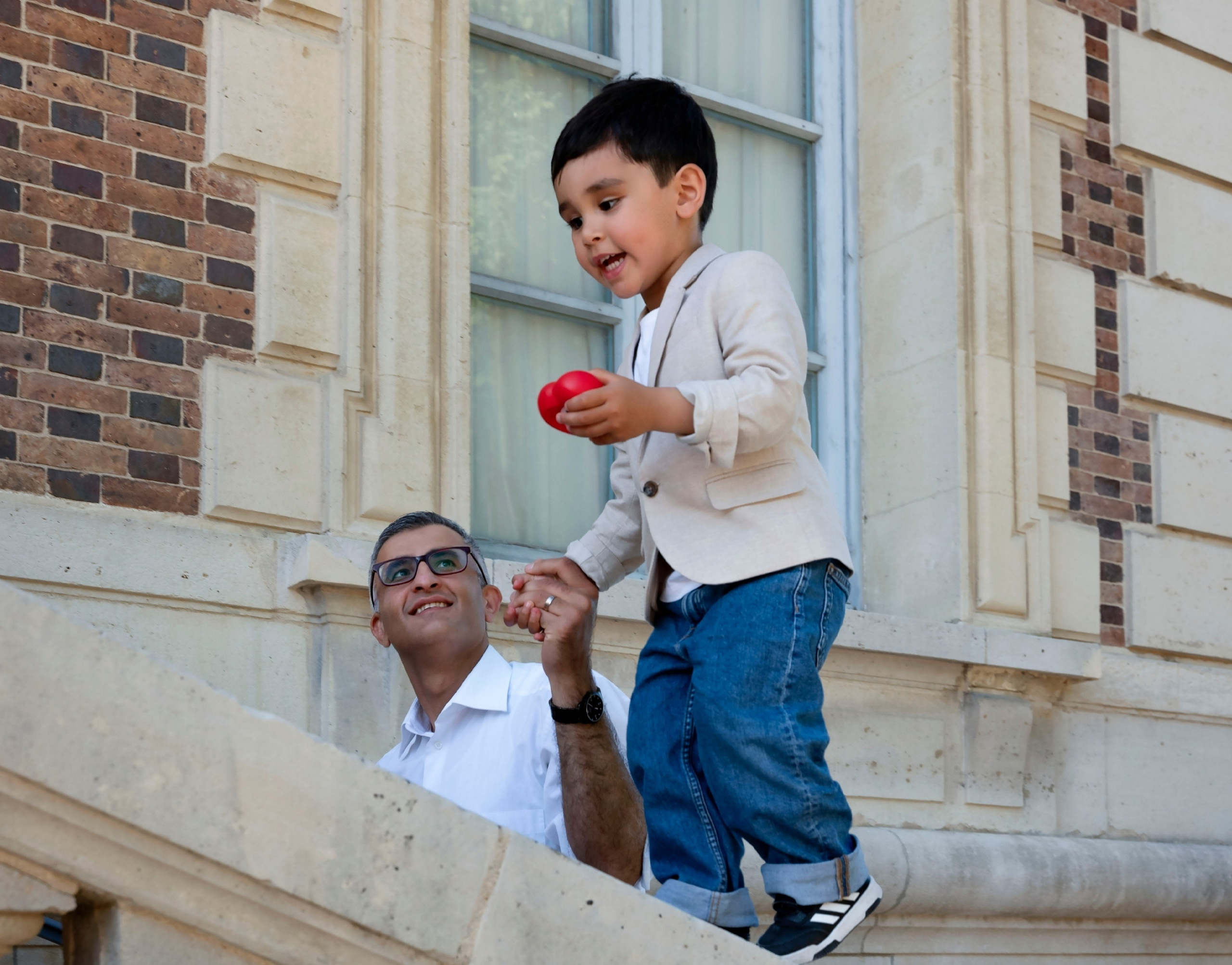 Family photoshoot in Paris. Alina Tagzieva- a photograper in Paris