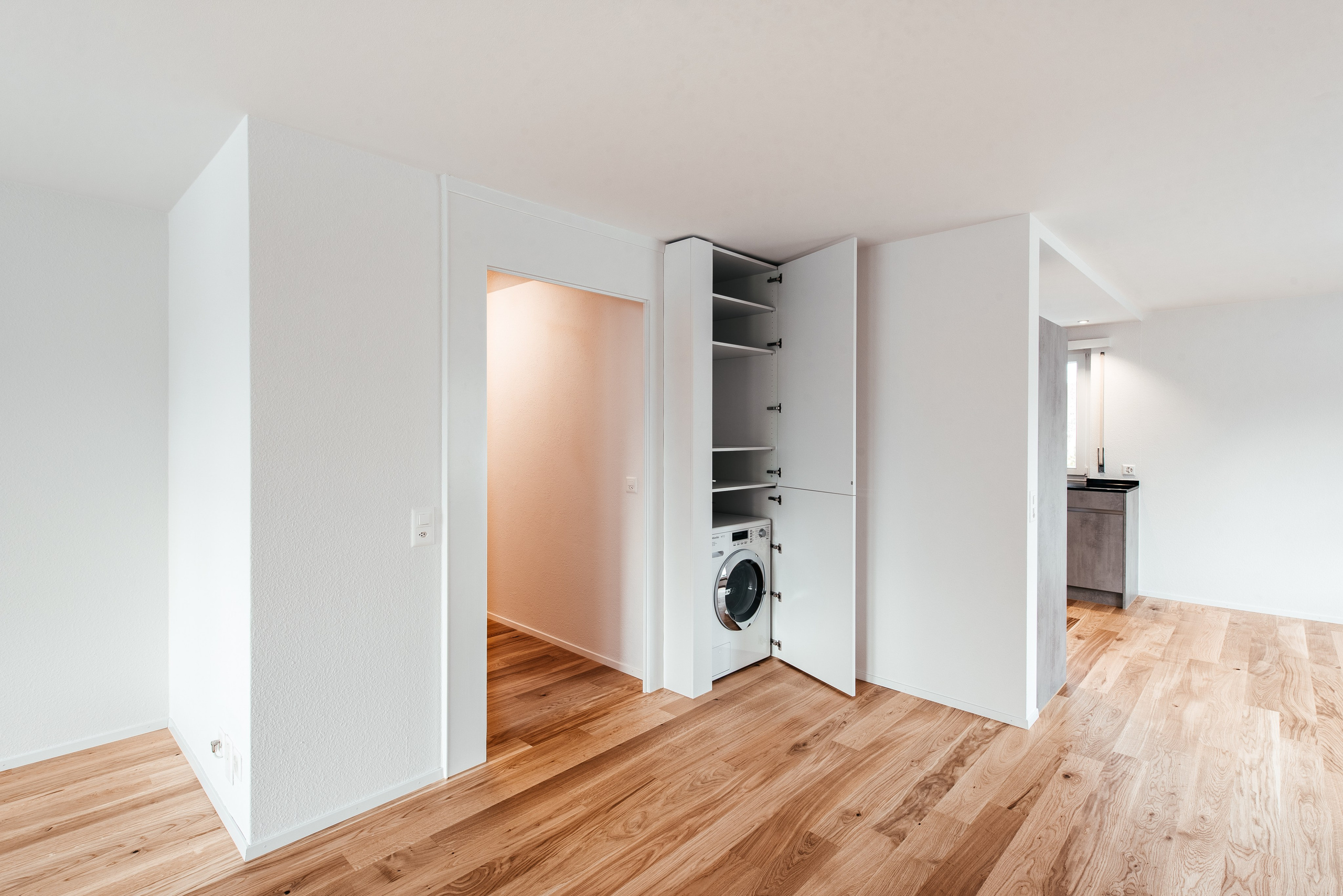 Wohnung, WINDISCH, AARGAU. Hallo! Ich bin Elena und arbeite als Immobilienfotografin