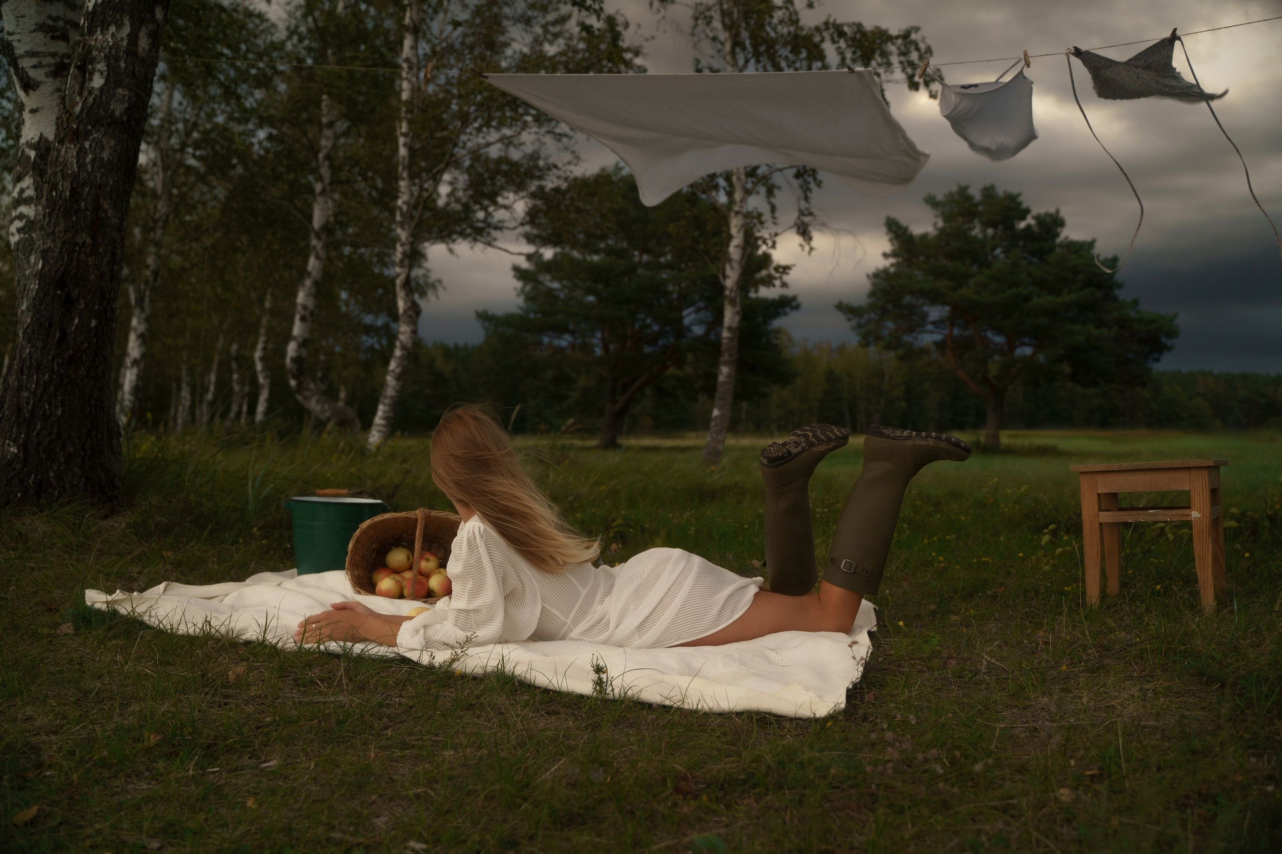 Storm, linen and milk