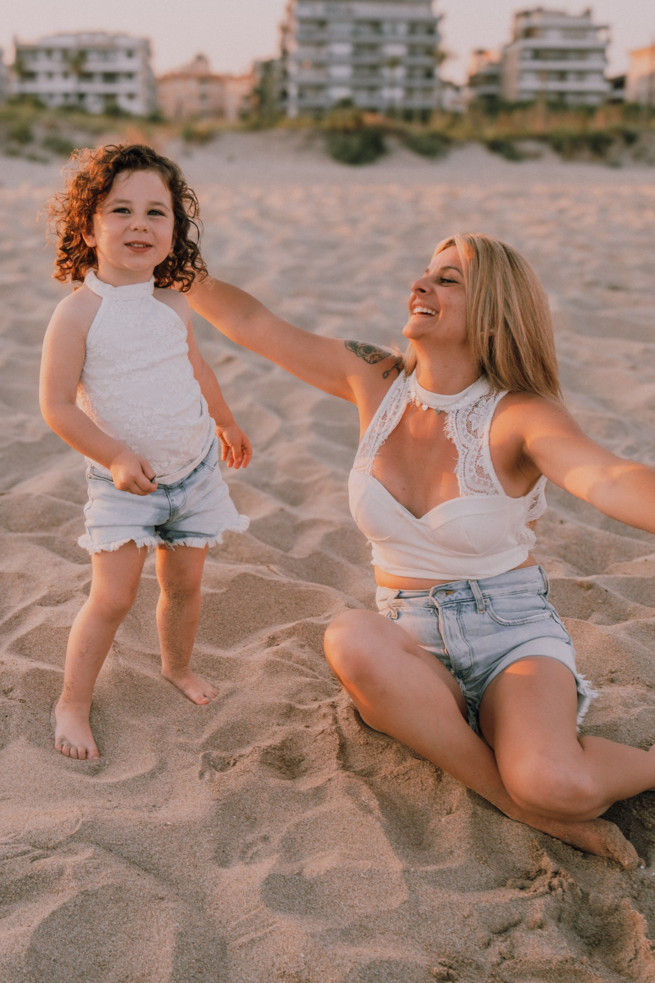 Sesión familiar en la playa. Fotografía profesional en Calafell - Elena Medvedeva